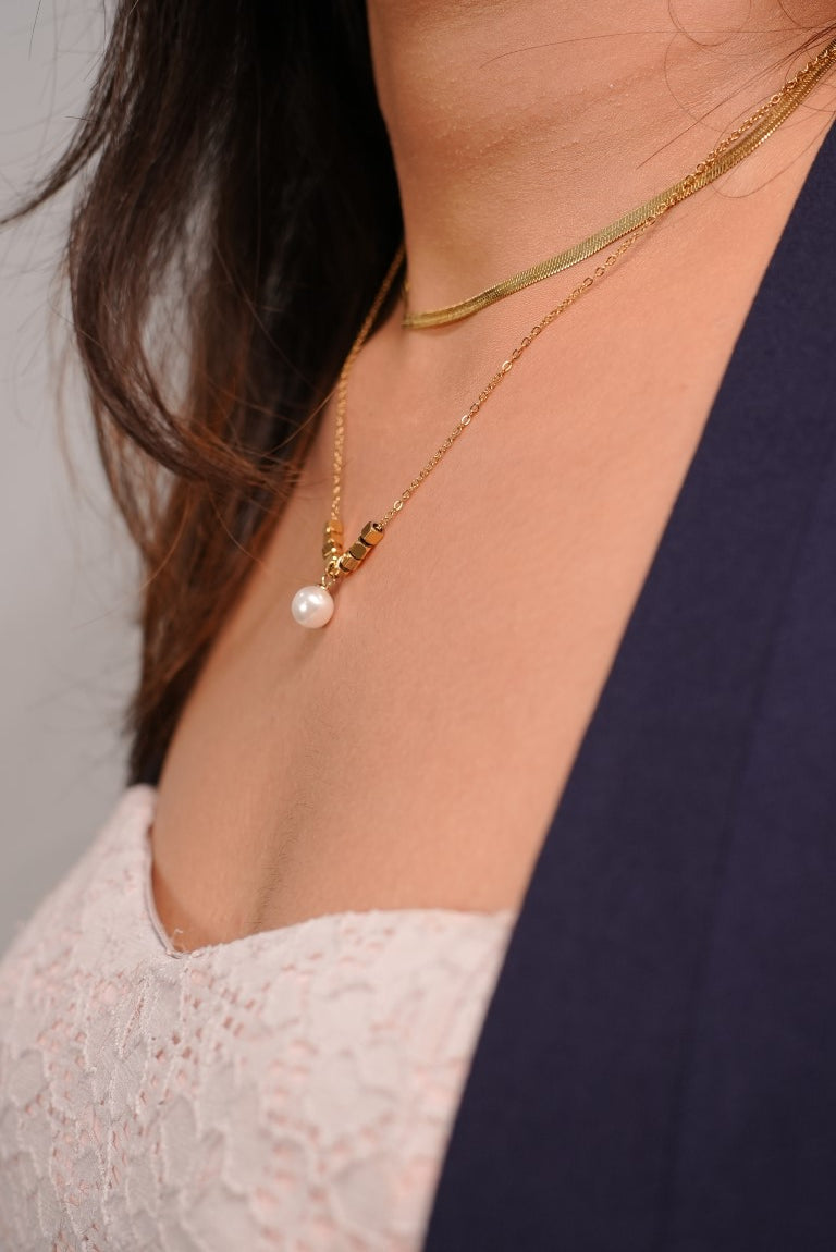 LAYERED GOLDEN CHAIN WITH SMALL CUBE AND EYE CATCHING PEARL