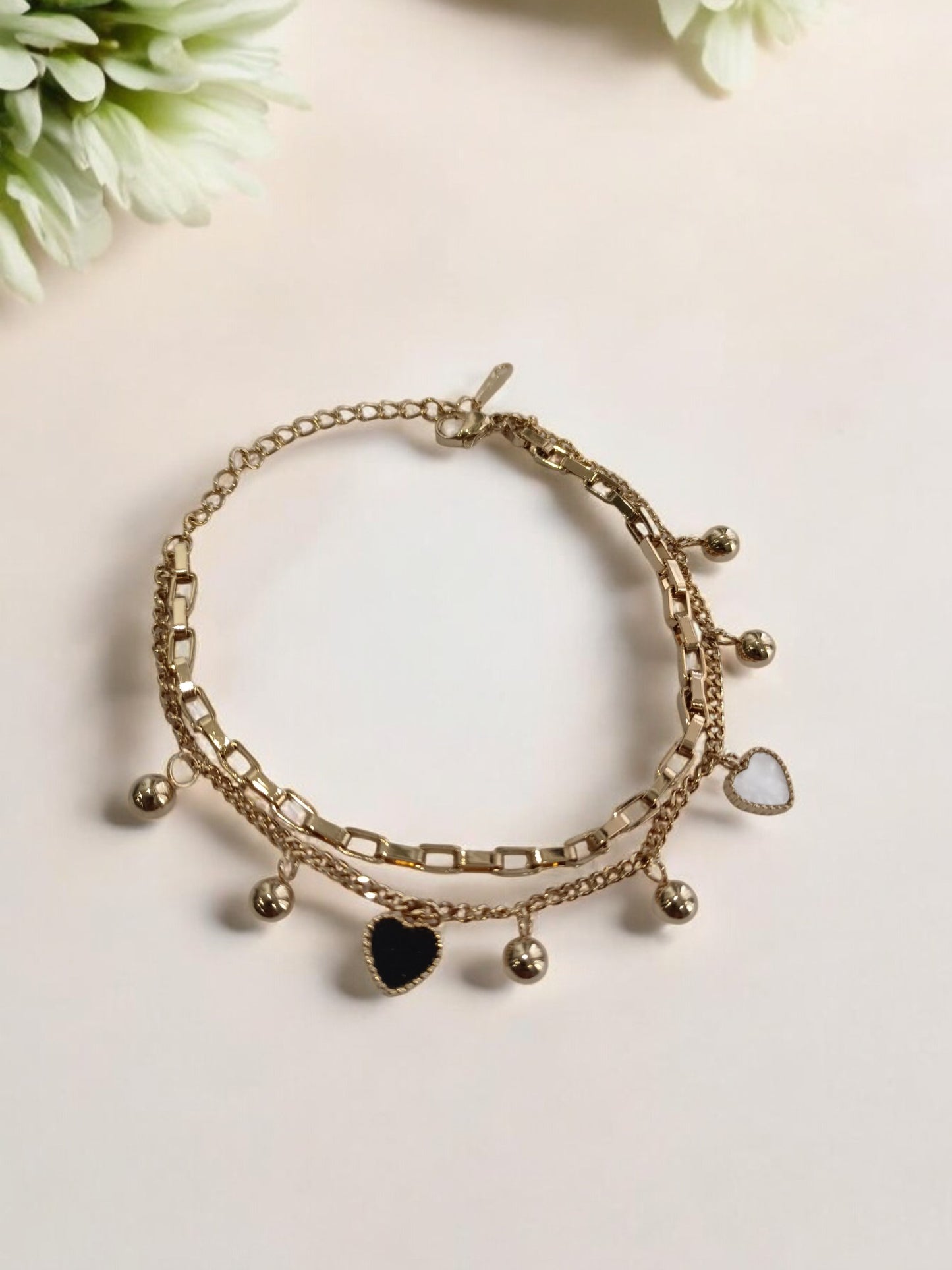 GOLDEN CHAIN WITH BLACK AND WHITE HEART AND PEARLS