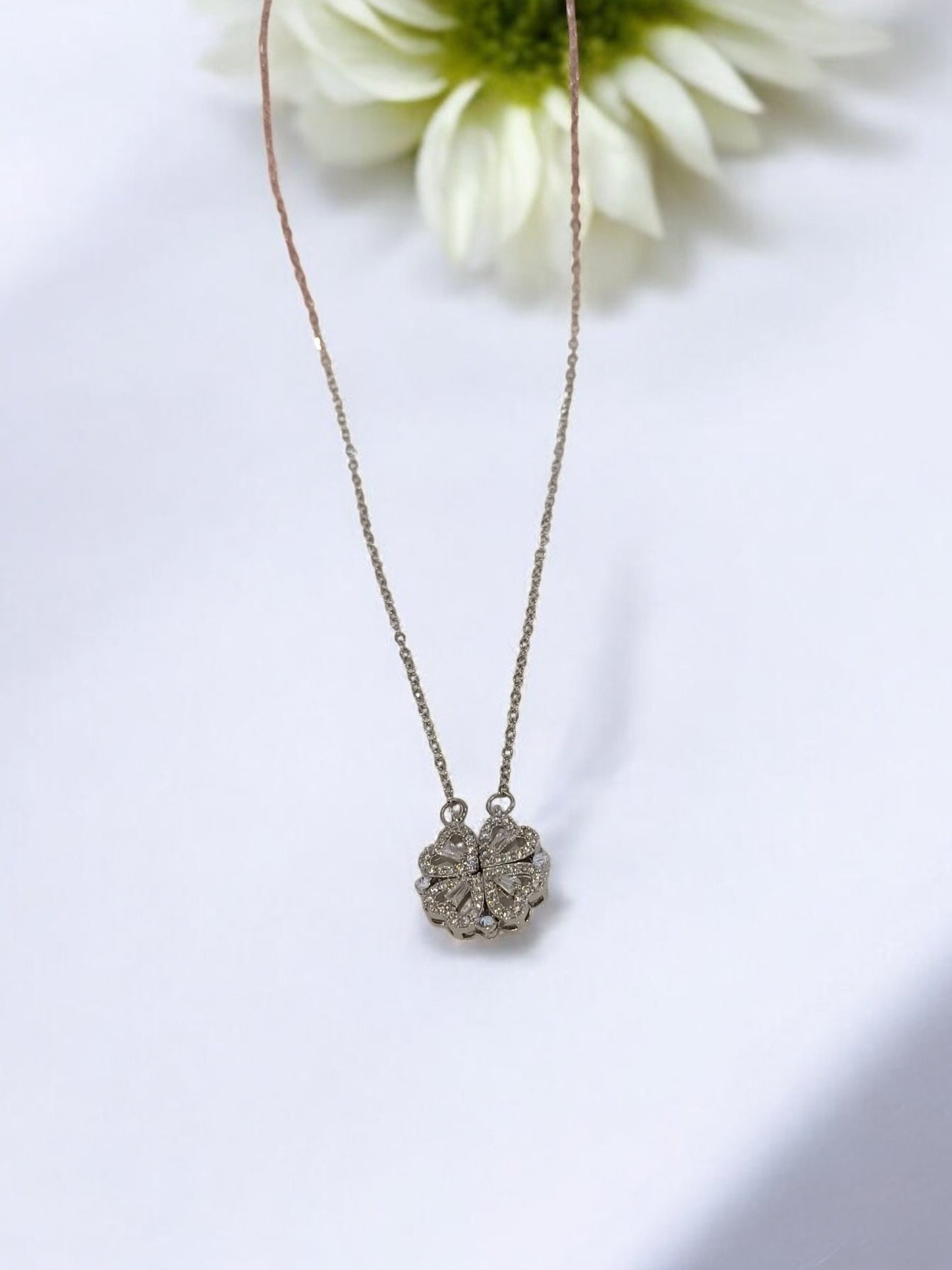 SILVER CHAIN WITH MAGNATIC DIAMOND HEART