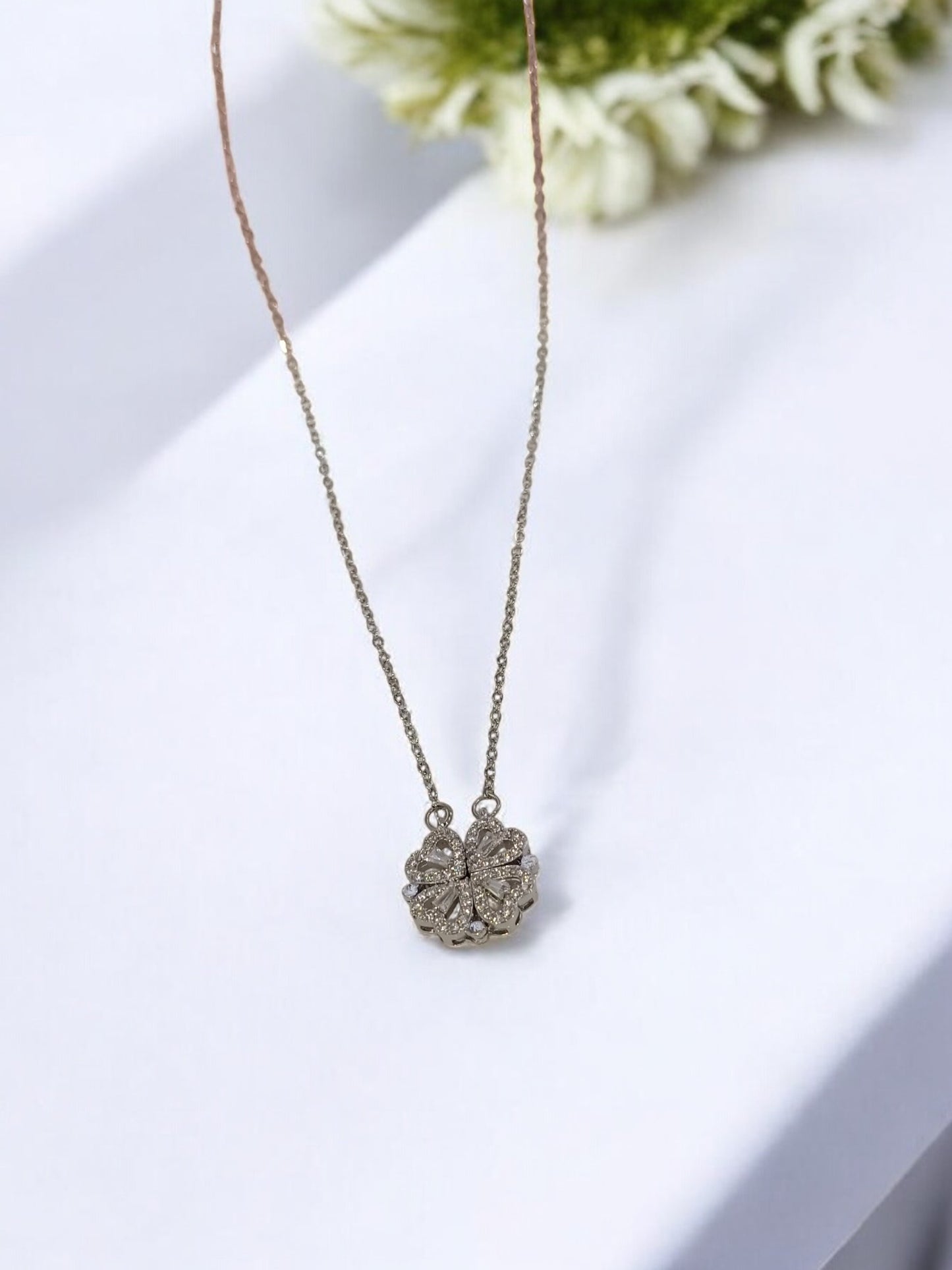 SILVER CHAIN WITH MAGNATIC DIAMOND HEART