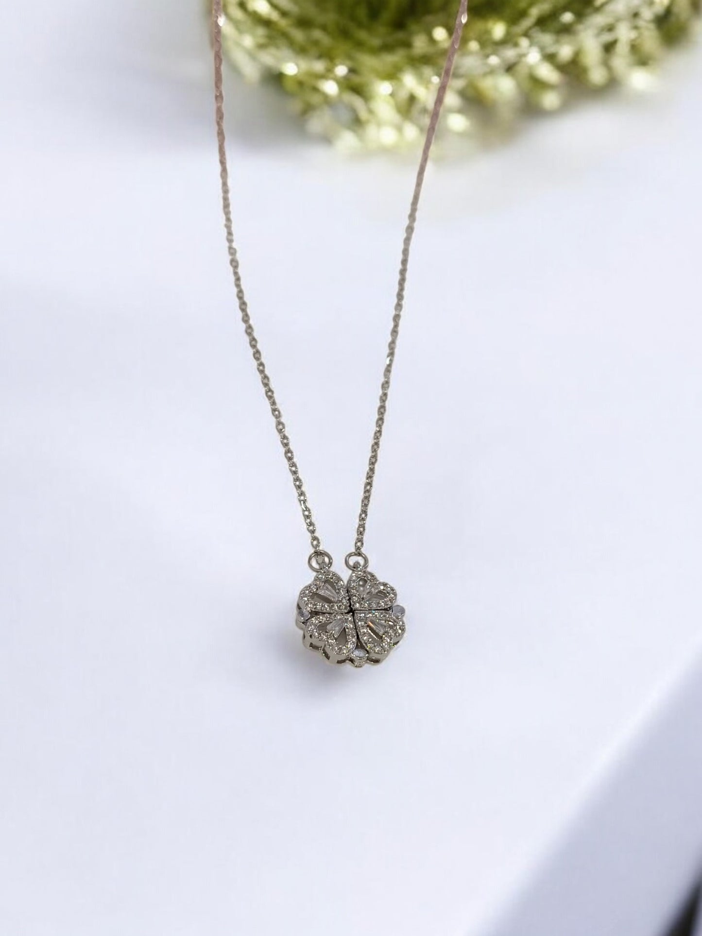 SILVER CHAIN WITH MAGNATIC DIAMOND HEART
