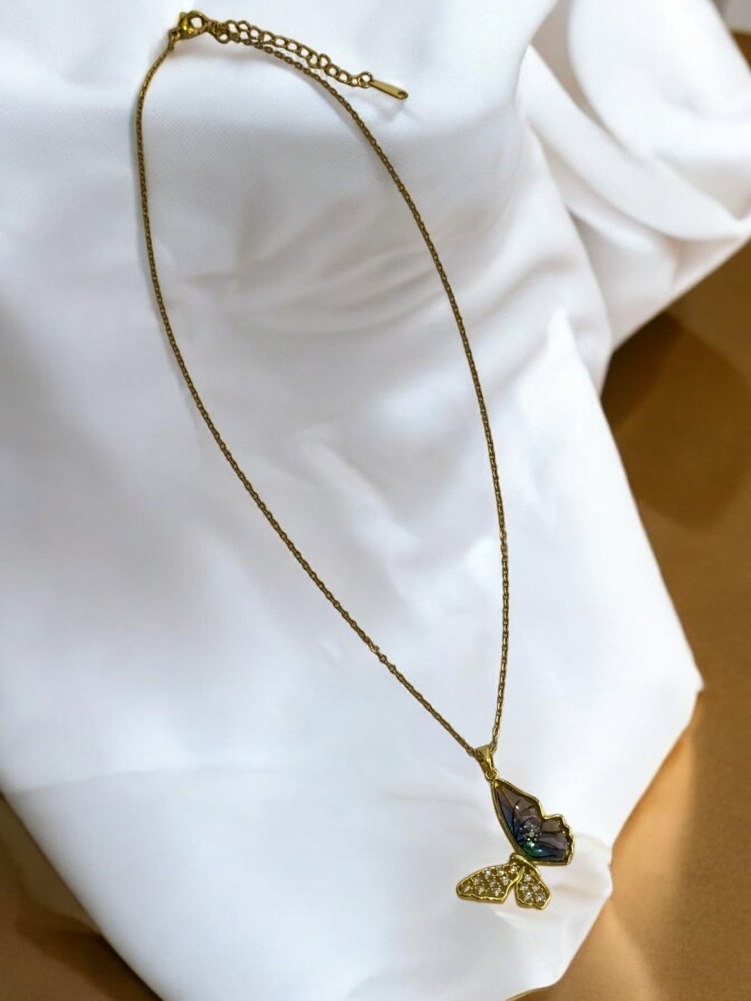 GOLDEN CHAIN WITH DIAMOND BUTTERFLY