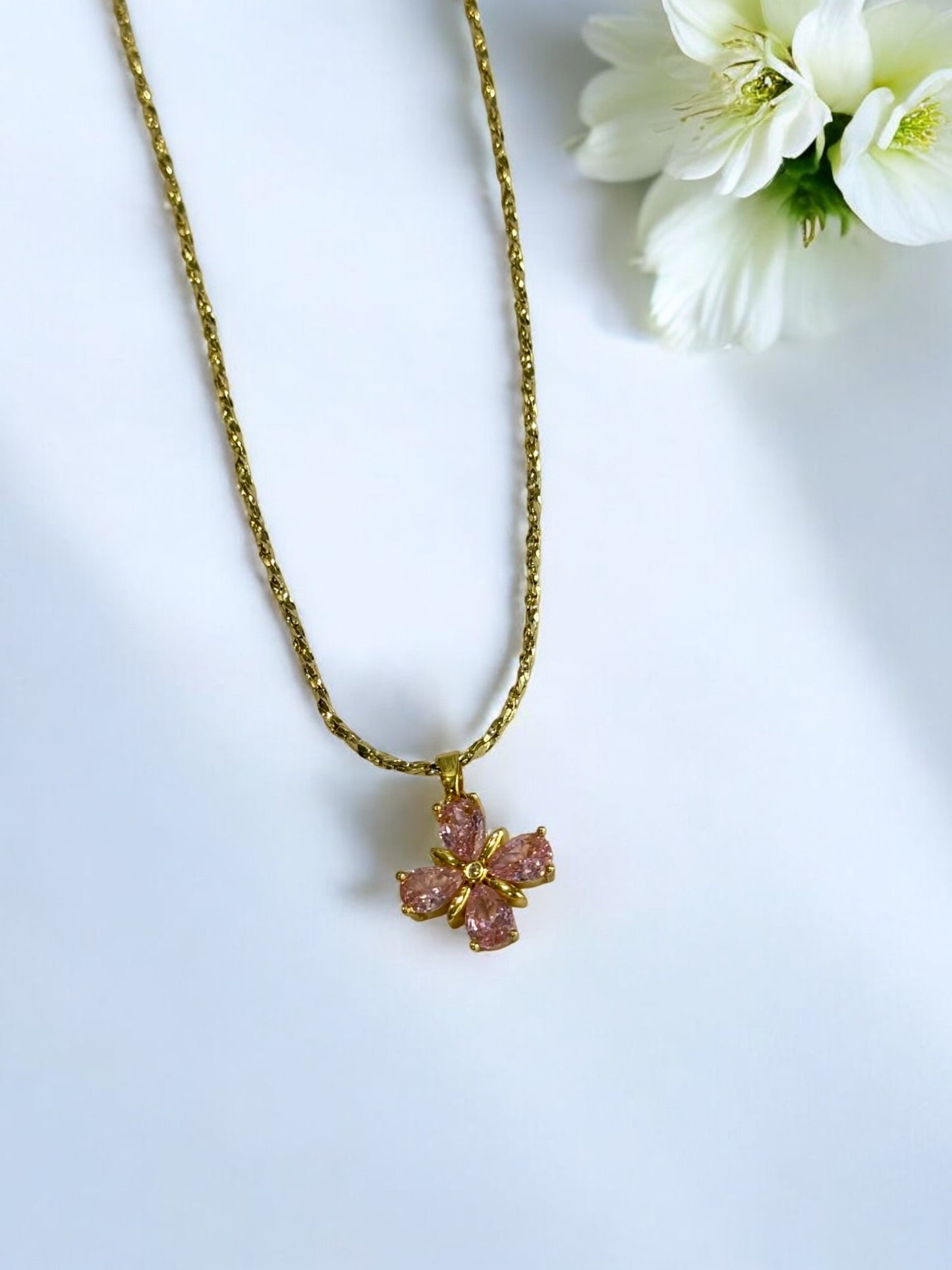PINK DIAMOND LIUKA NECKLACE