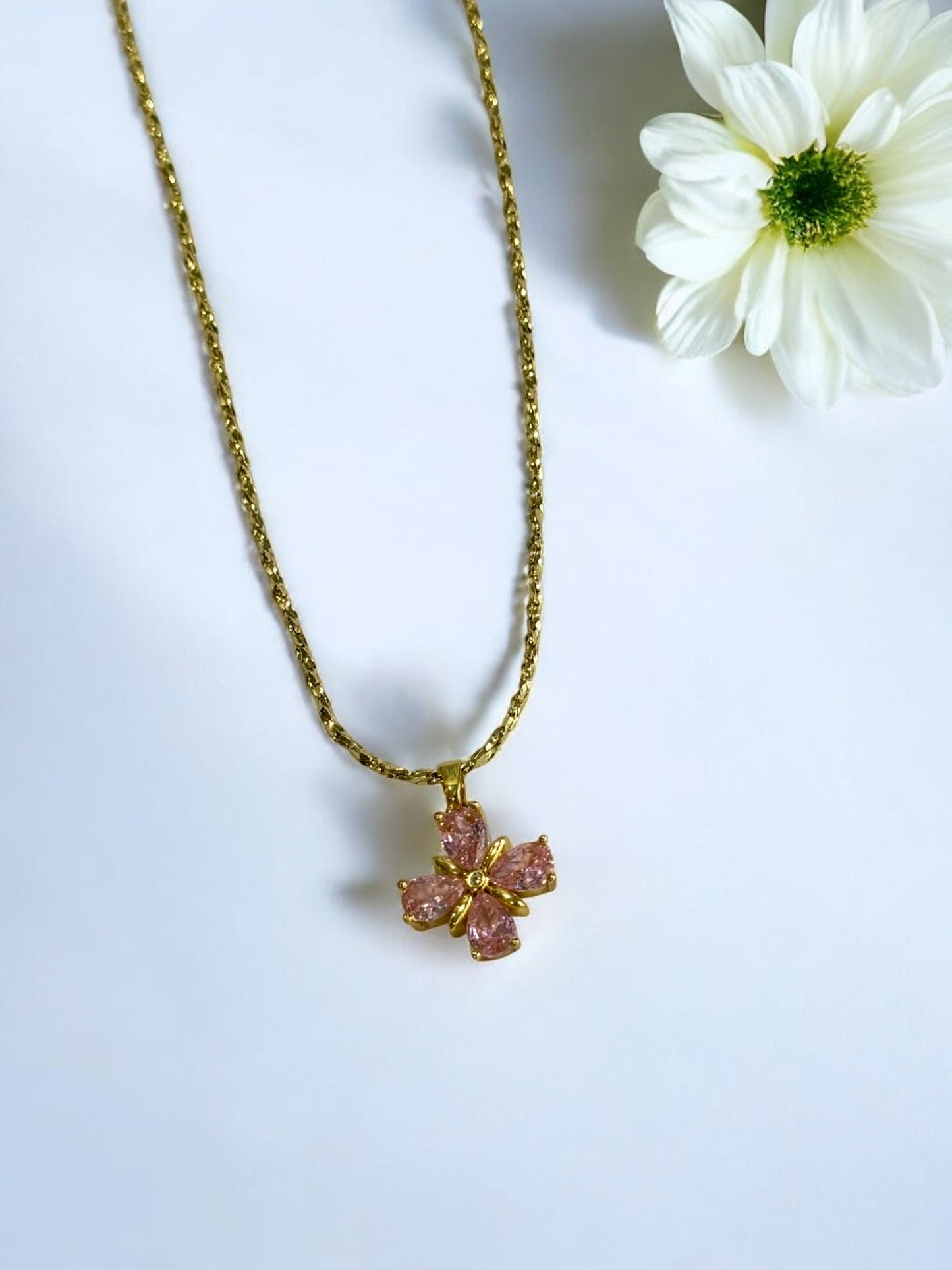 PINK DIAMOND LIUKA NECKLACE