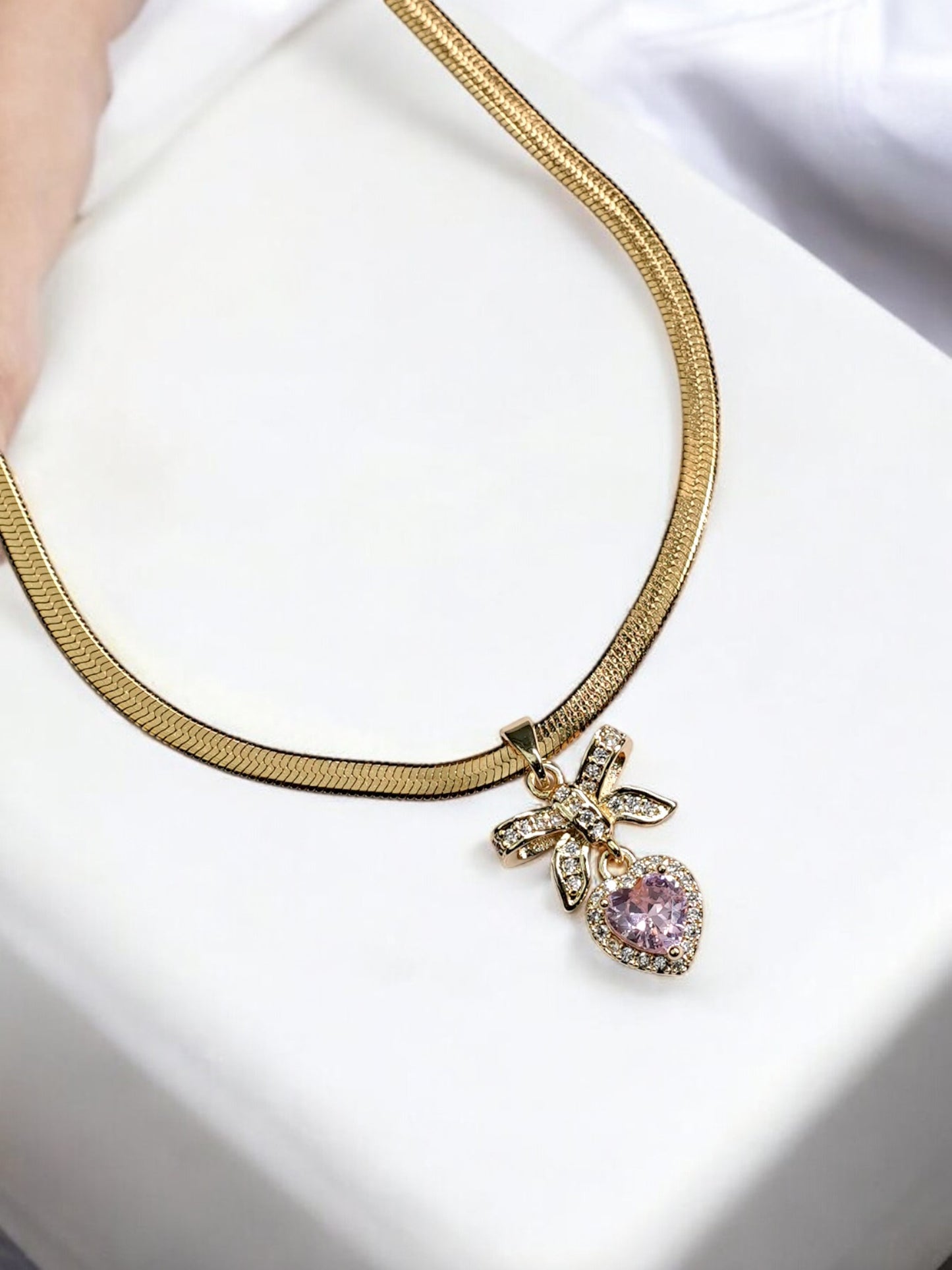 GOLDEN CHAIN WITH PINK DIAMOND AND TINY DIAMOND BOW