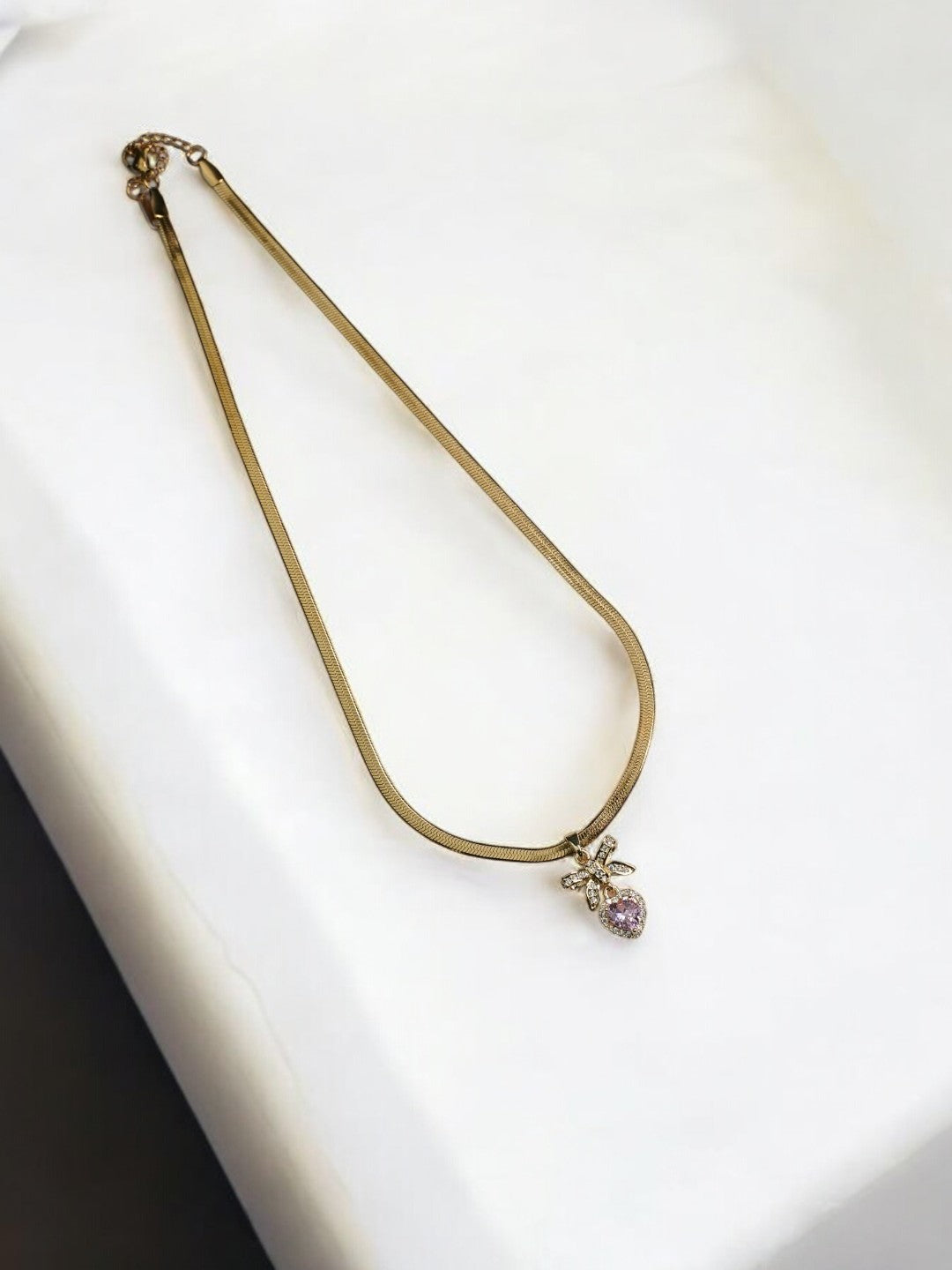GOLDEN CHAIN WITH PINK DIAMOND AND TINY DIAMOND BOW