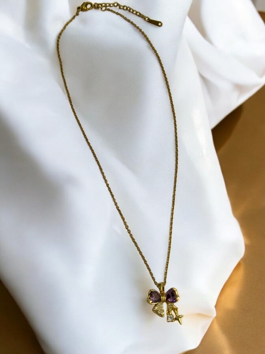 GOLDEN CHAIN WITH PURPLE DIAMOND BOW AND STAR