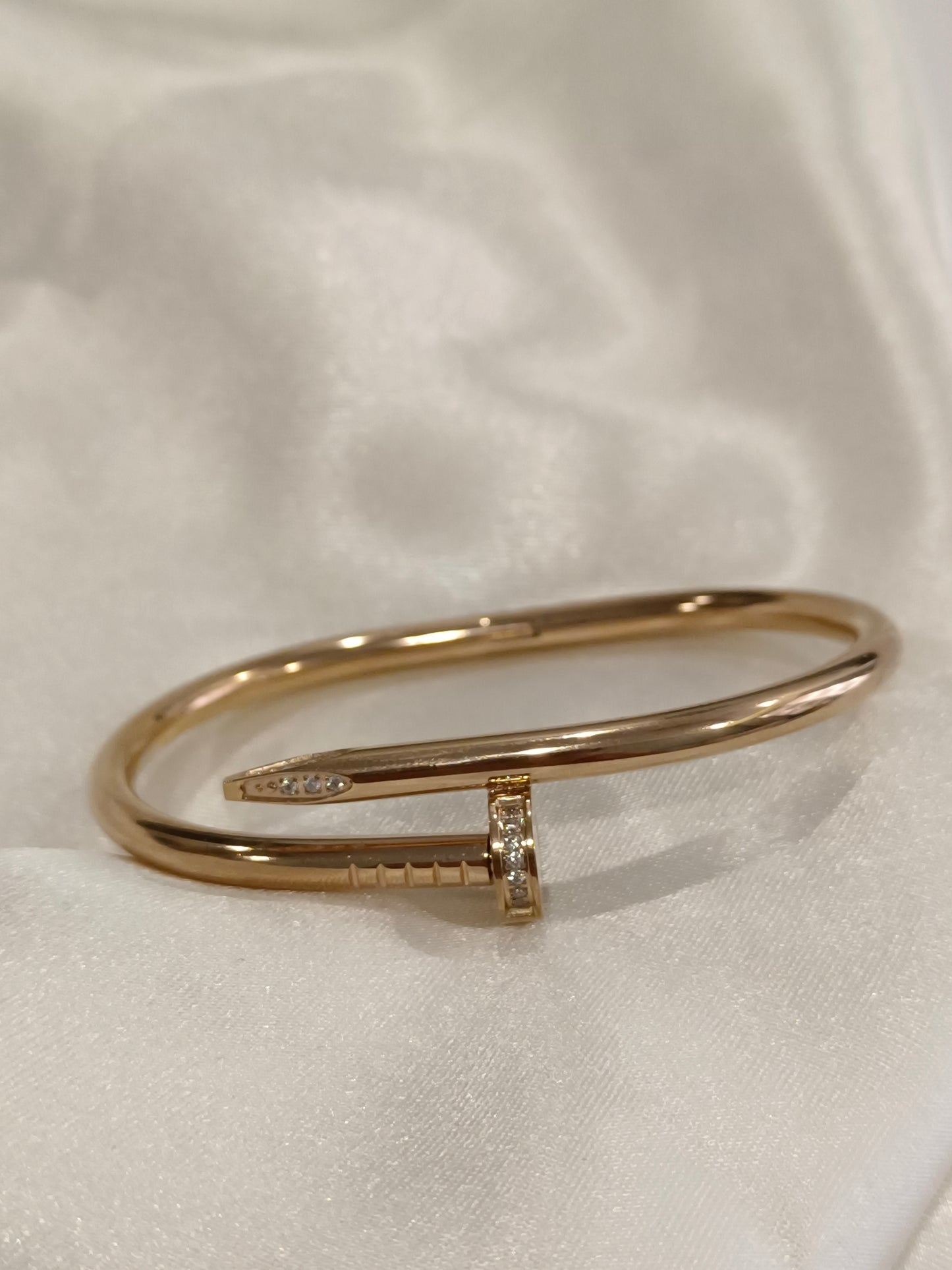 ROSE GOLD NAIL DIAMOND TRENDY BRACELET