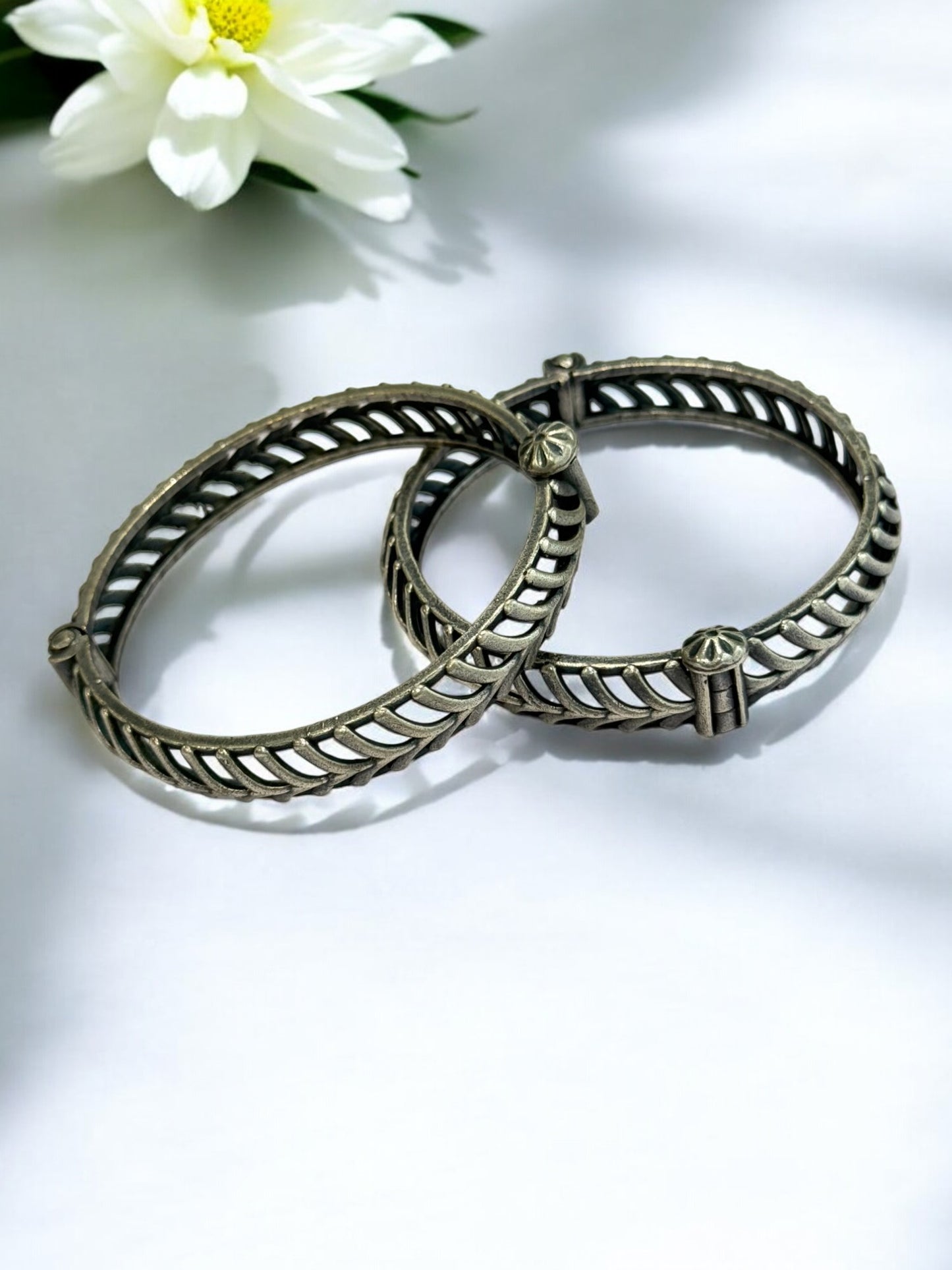SILVER TWISHA GERMAN SILVER BANGLE