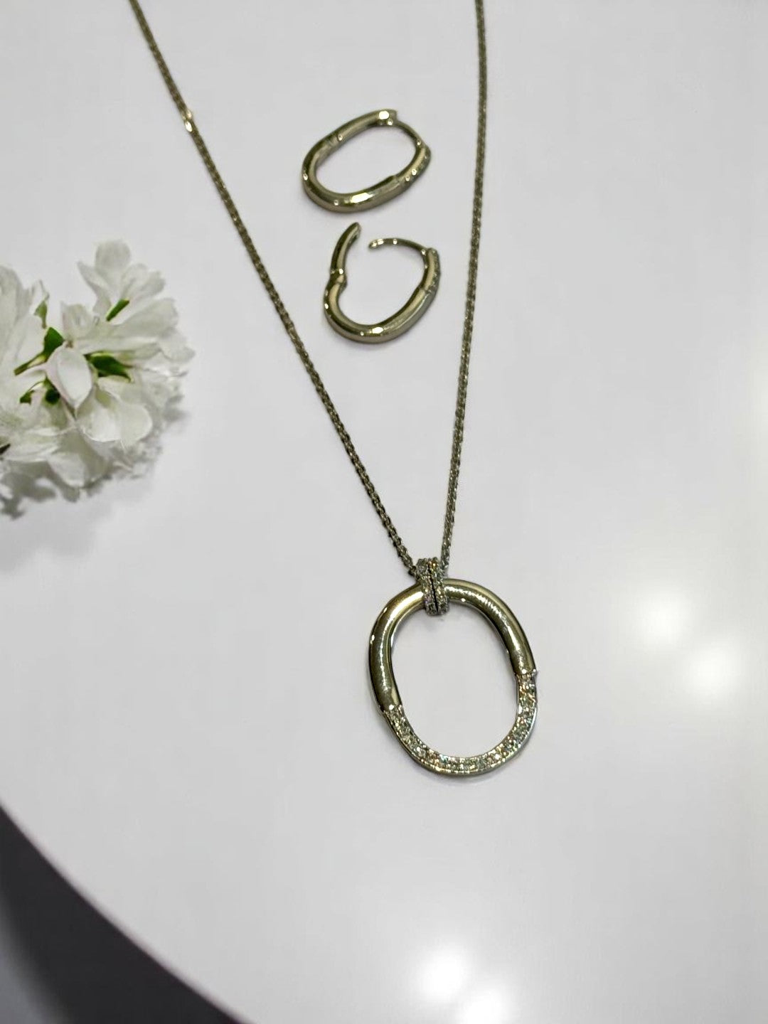 92.5 SILVER CHAIN WITH BRANDED DIAMOND PENDENT AND HOOP EARRING