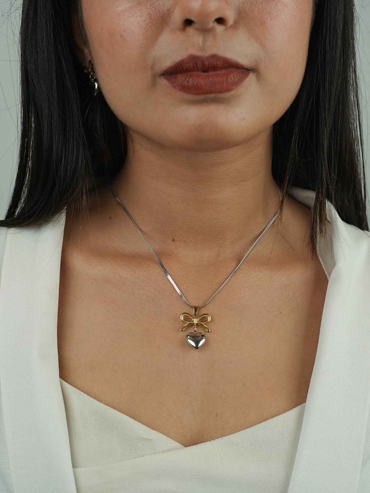 DUAL METAL GOLD AND SILVER A UNIQUE VERSATILE NECKLACE WITH BOW AND HEART