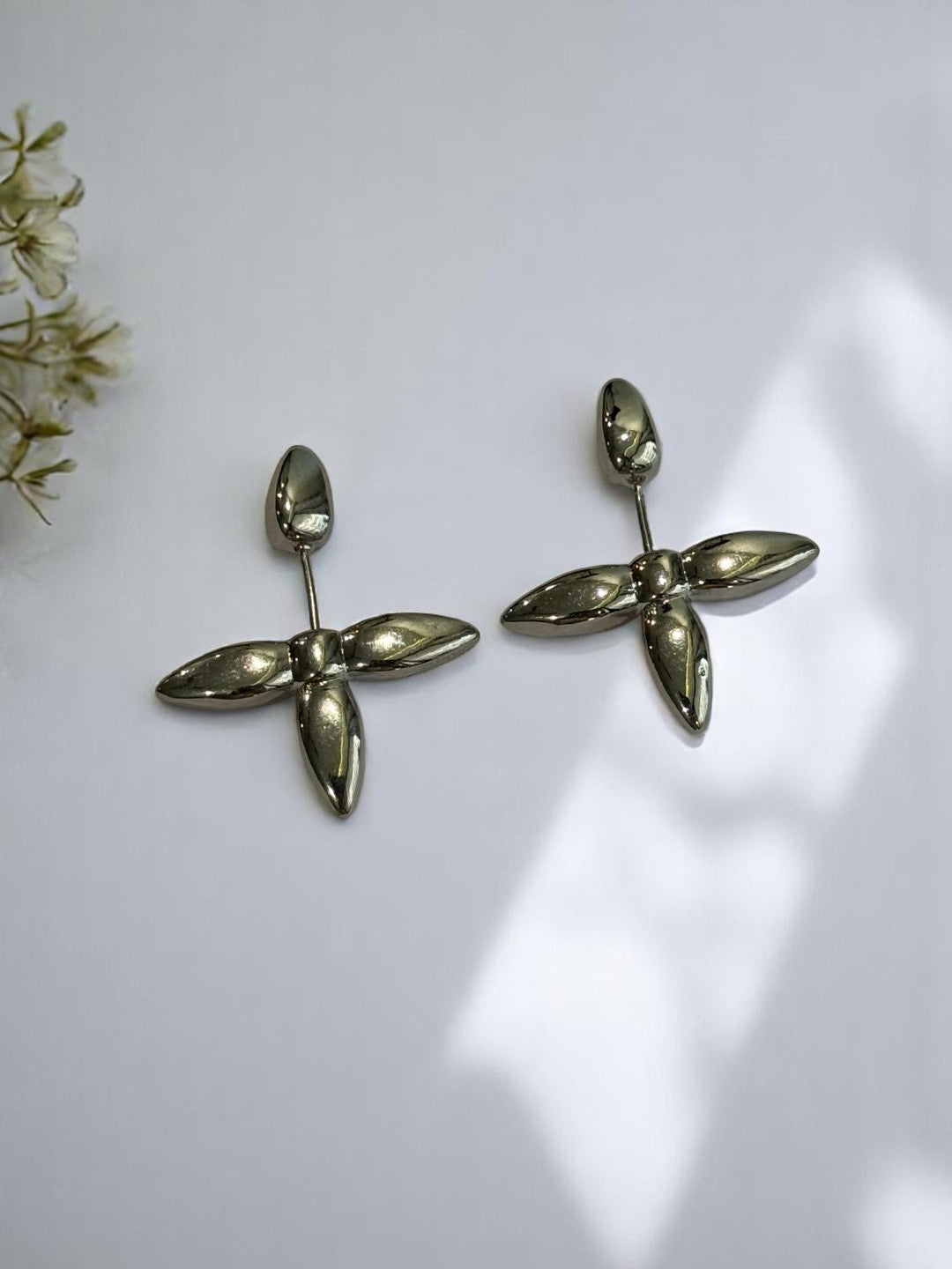 SILVER LOUIS VUITTON STUD