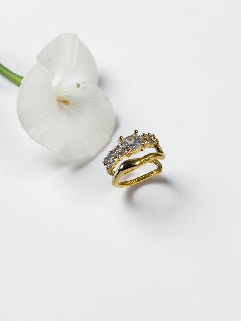 GOLDEN DIAMOND BILLIE EAR CUFF