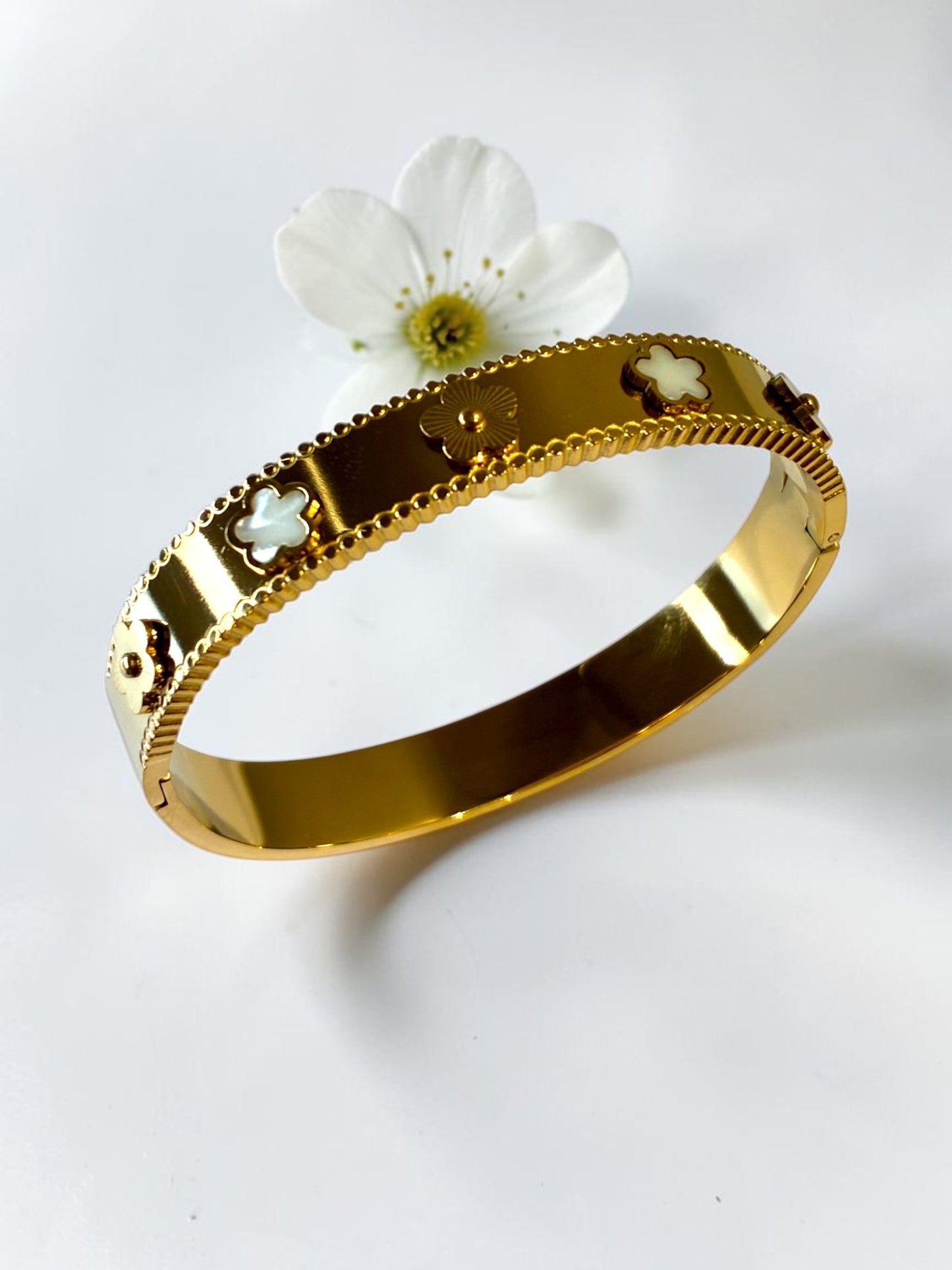 WHITE-GOLDEN FLORAL MAGNOLIA BRACELET