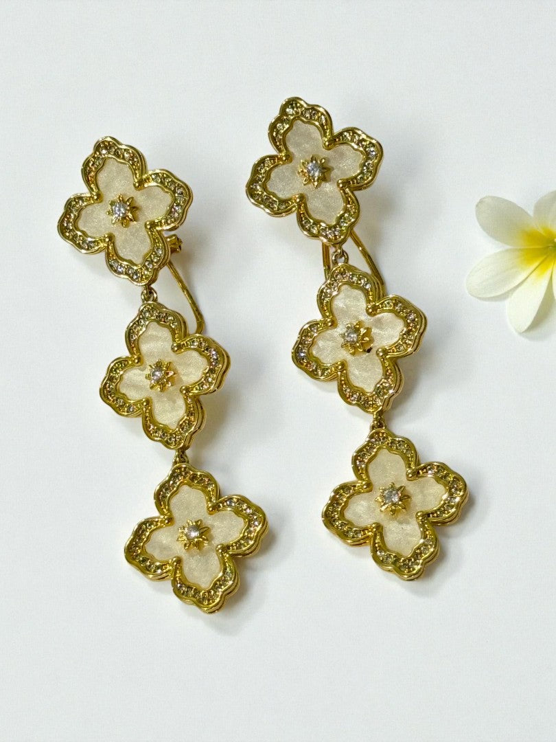 WHITE AARONEY EARRINGS