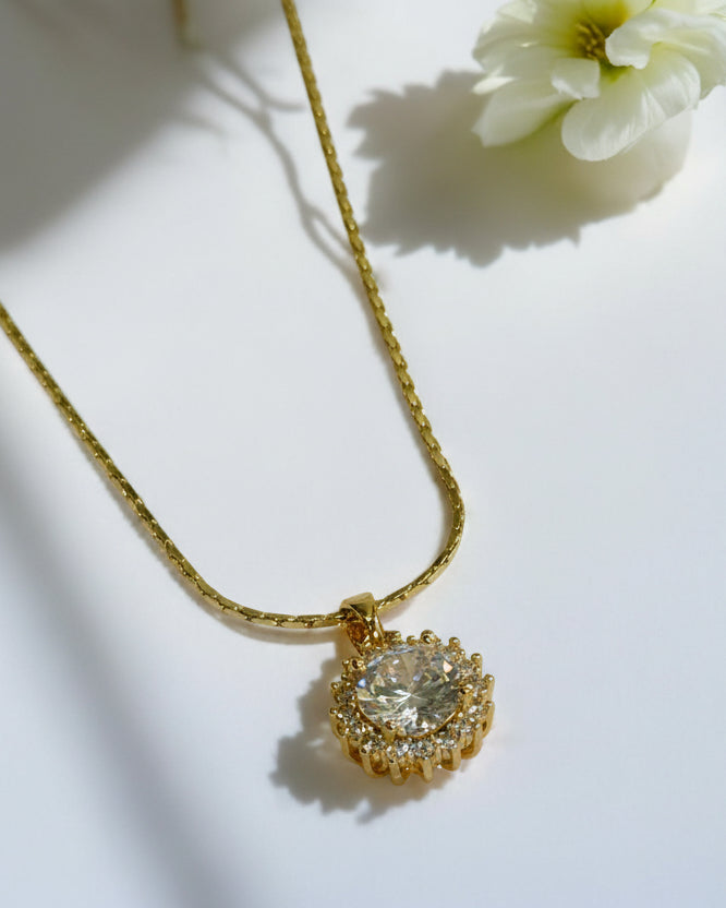 WHITE DIAMOND AXSON NECKLACE