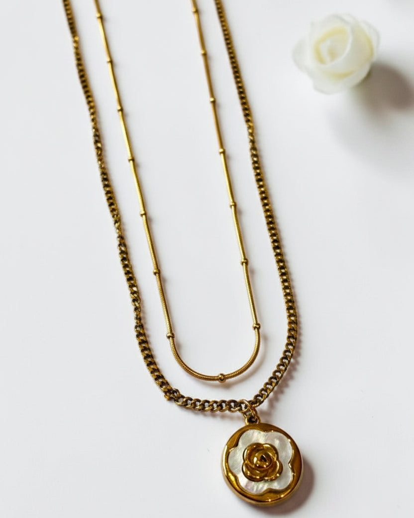 WHITE FLORAL DHARVY NECKLACE SET