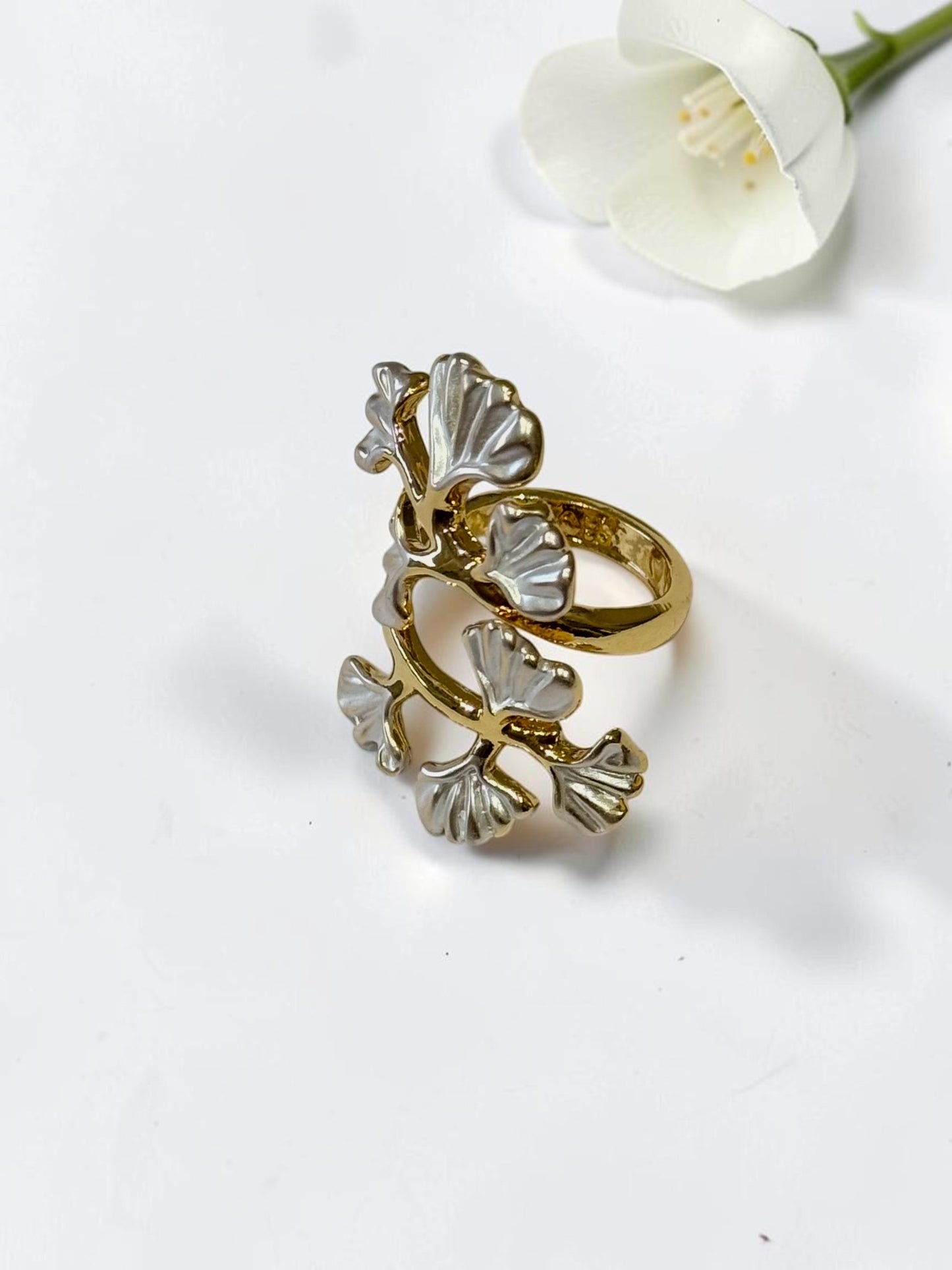WHITE FLORAL EMMEY RING