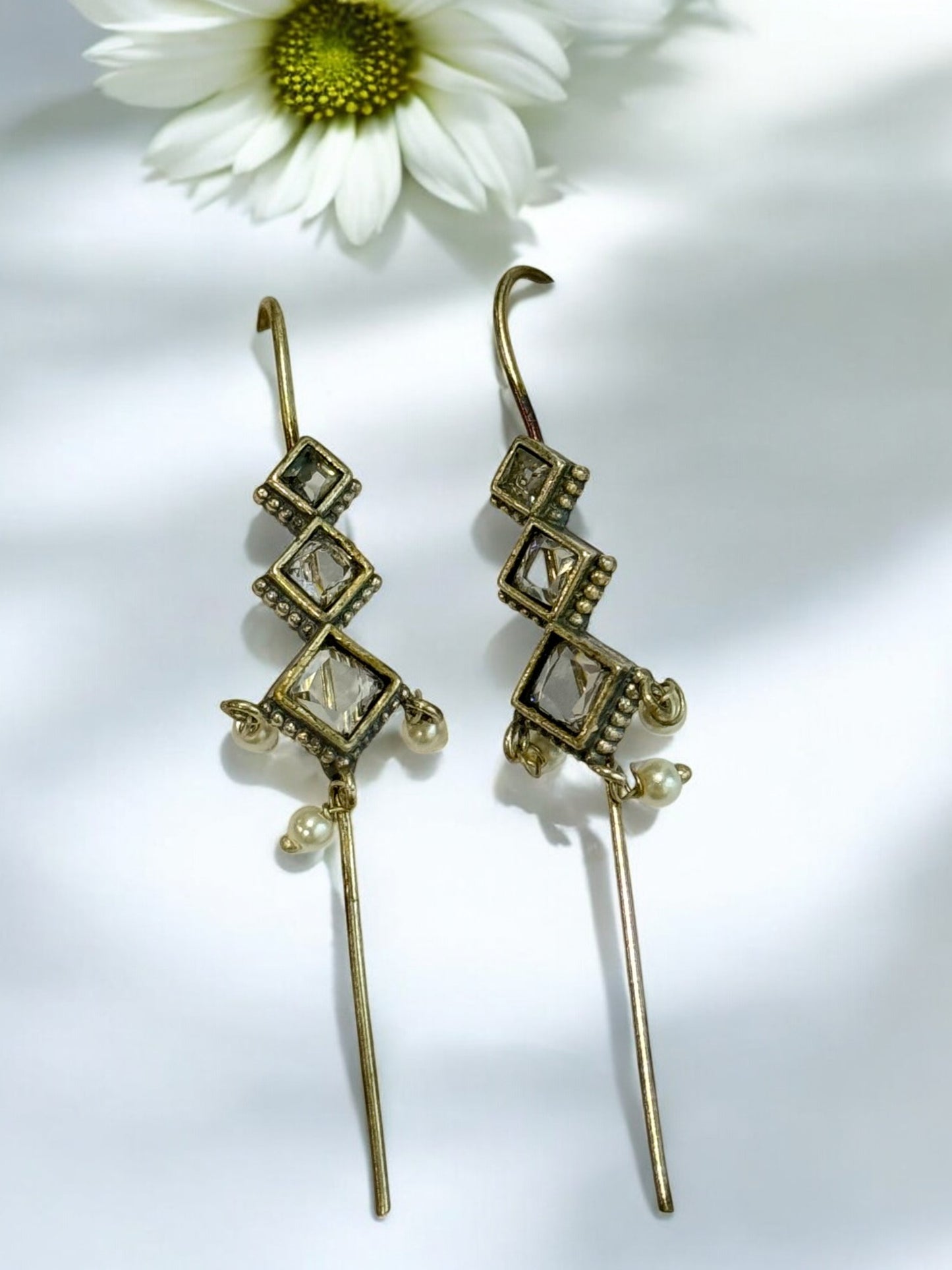WHITE IRYA GERMAN SILVER EAR CUFF