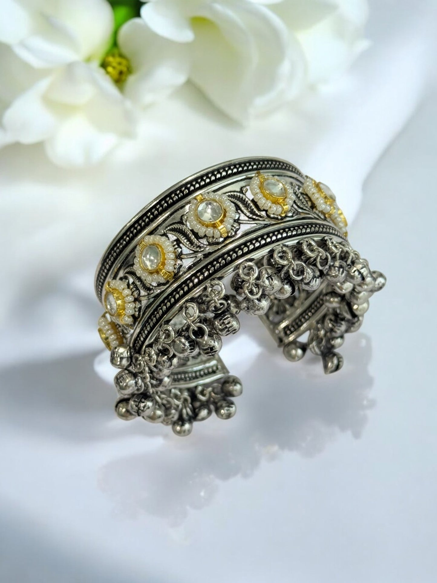 WHITE KAVYA GERMAN SILVER BANGLE