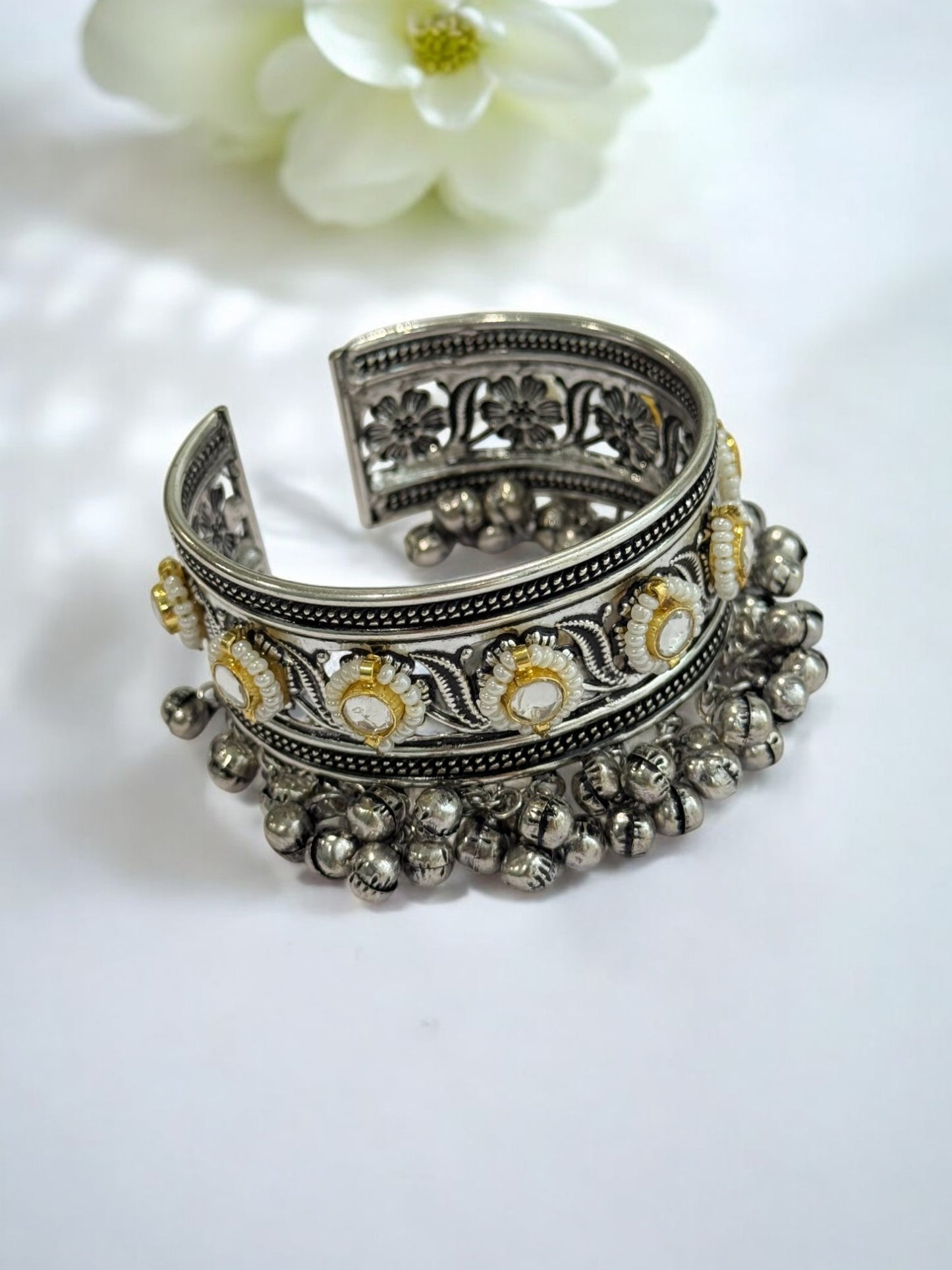 WHITE KAVYA GERMAN SILVER BANGLE