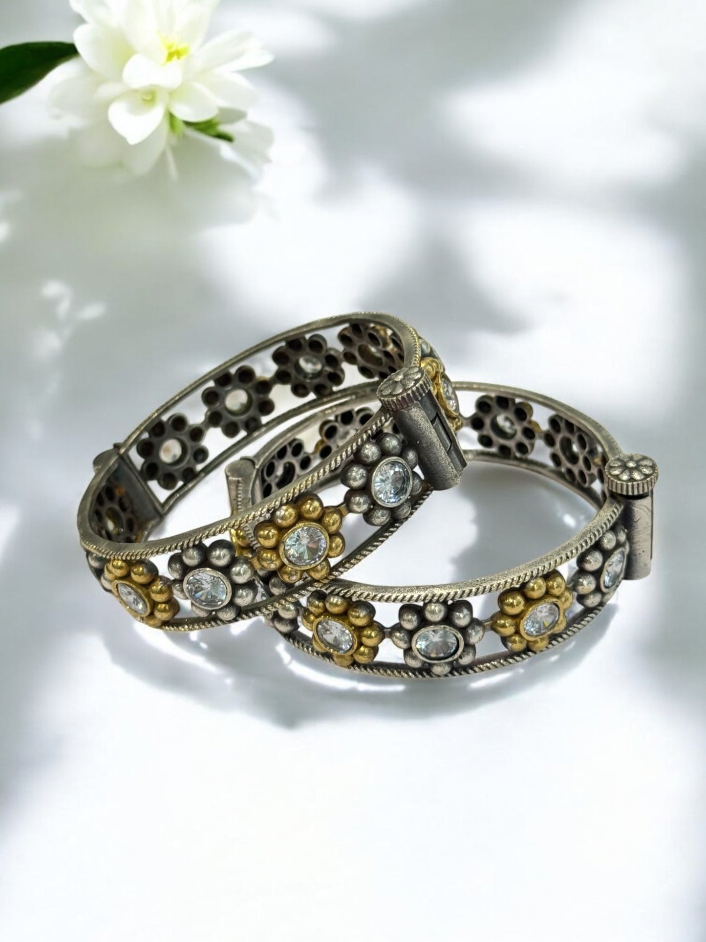 WHITE KIHU GERMAN SILVER BANGLE