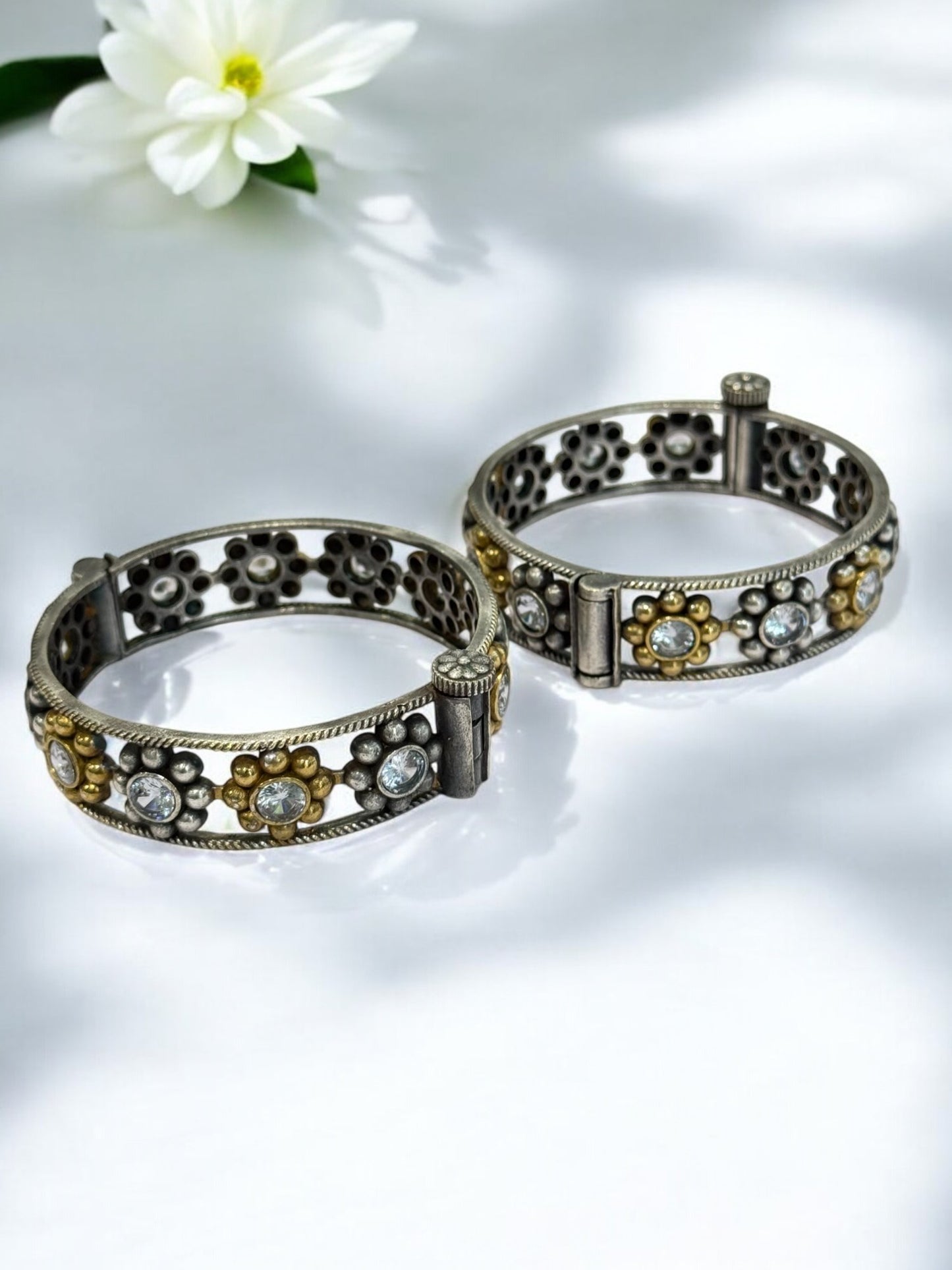 WHITE KIHU GERMAN SILVER BANGLE
