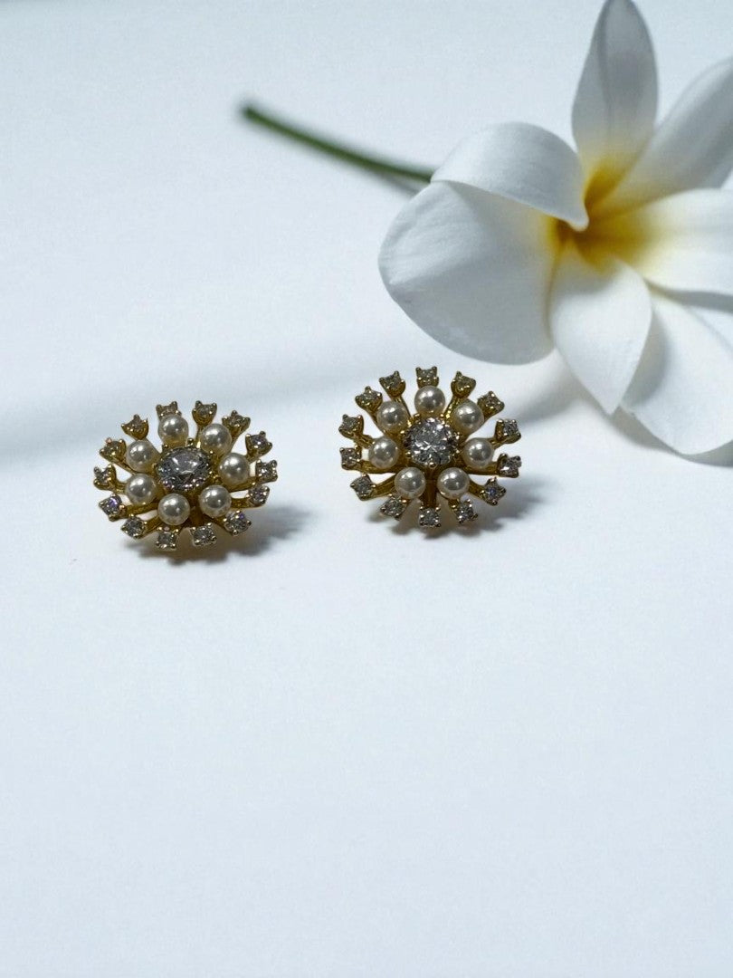 WHITE PEARL GRAYNAX EARRINGS