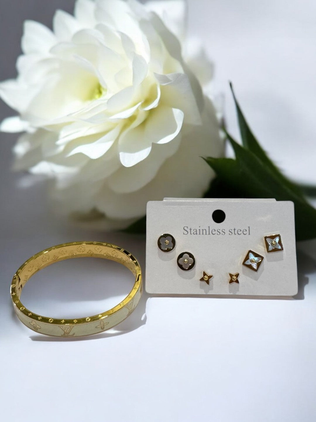 WHITE SLEY BRACELET AND EARRING (COMBO)