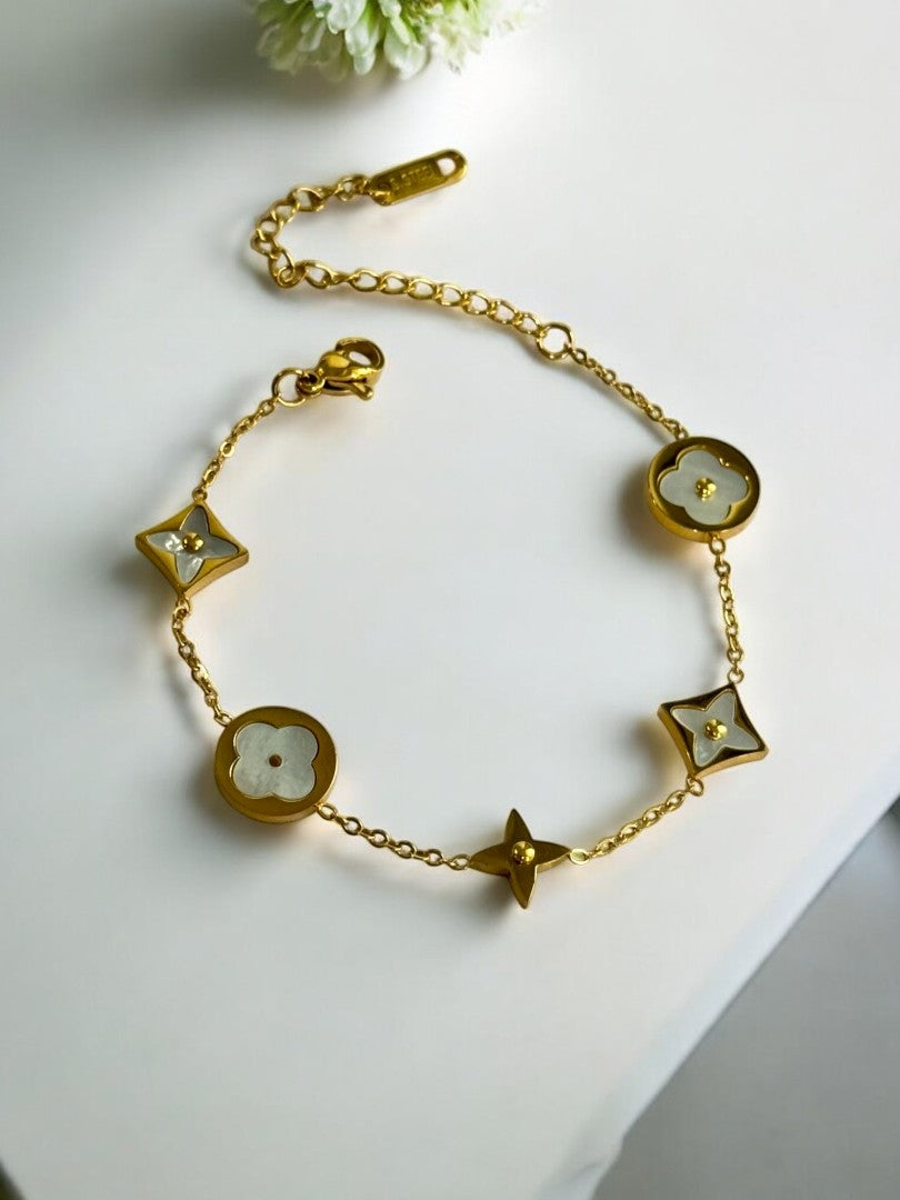 WHITE TUCKEY BRACELET