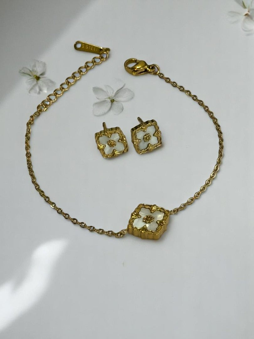 GOLDEN CHAIN WITH BLACK AND WHITE REVERSABLE BRACELET AND STUD EARRINGS