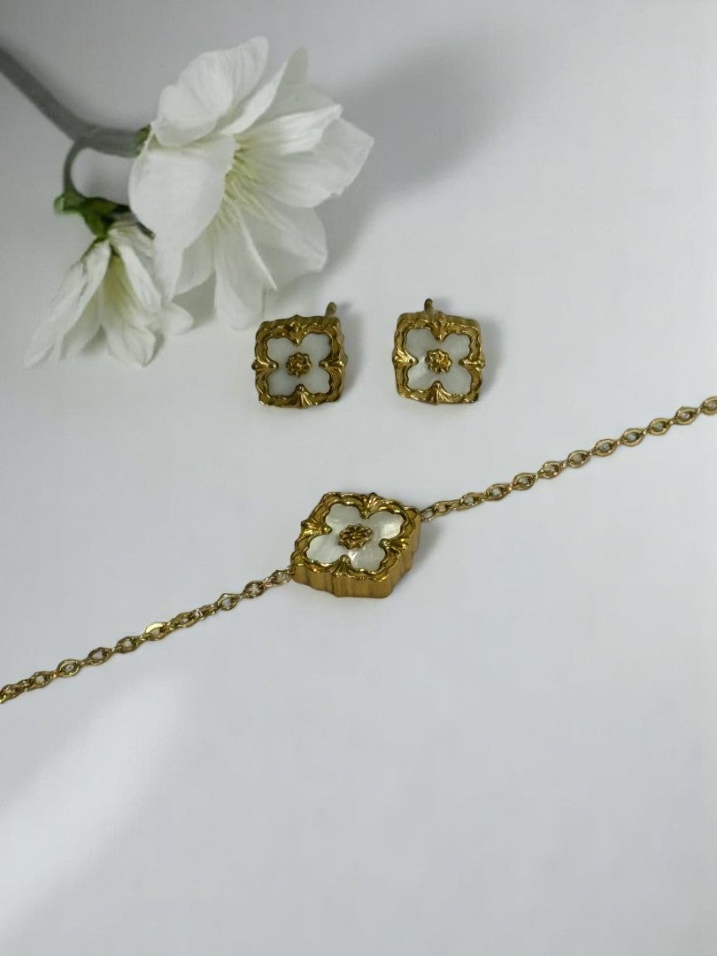 GOLDEN CHAIN WITH BLACK AND WHITE REVERSABLE BRACELET AND STUD EARRINGS