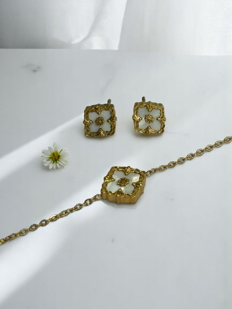 GOLDEN CHAIN WITH BLACK AND WHITE REVERSABLE BRACELET AND STUD EARRINGS