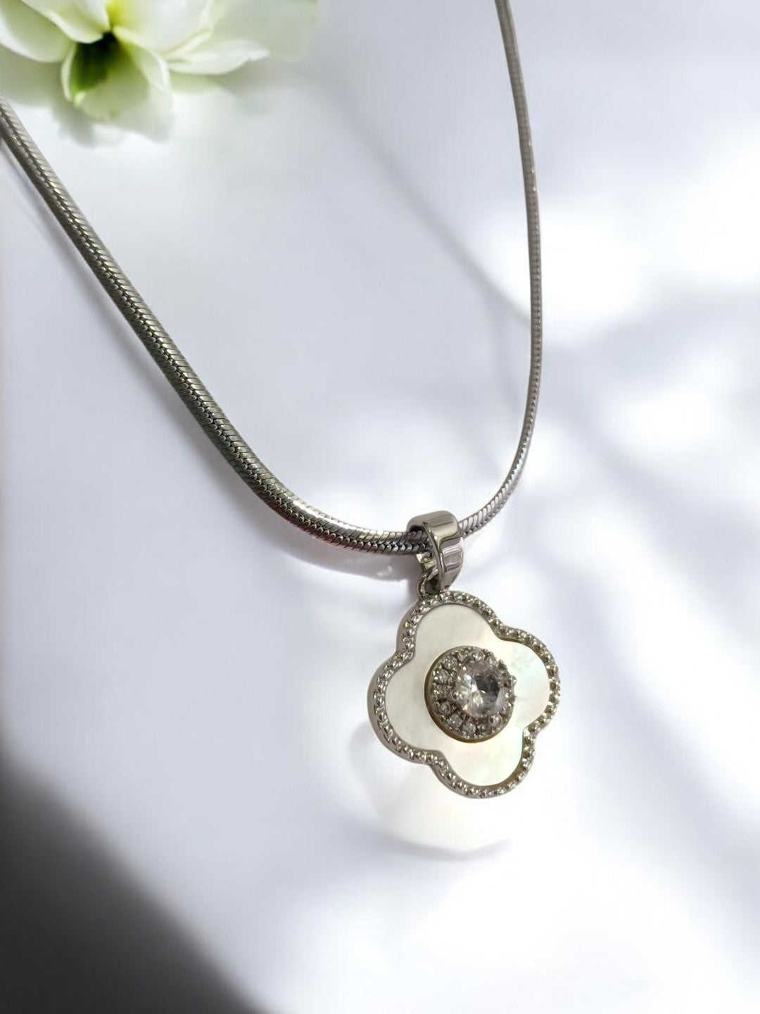 92.5 SILVER PLATED CHAIN WITH BRANDED WHITE CLOVER AND SHINY DIAMOND