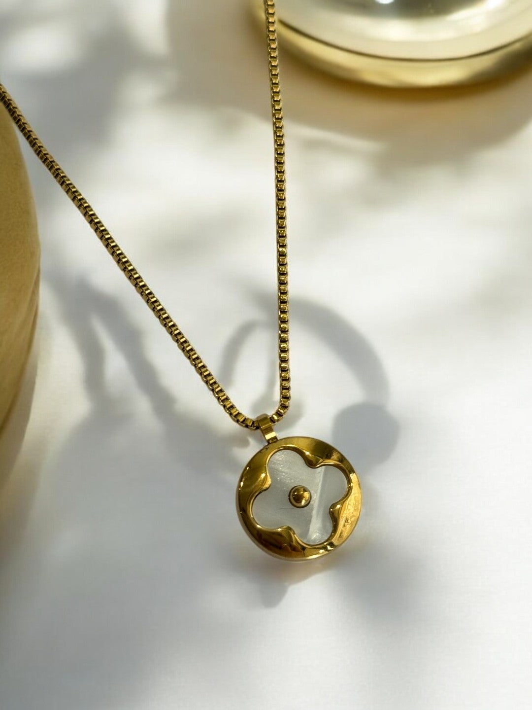 GOLDEN CHAIN WITH WHITE CLOVER