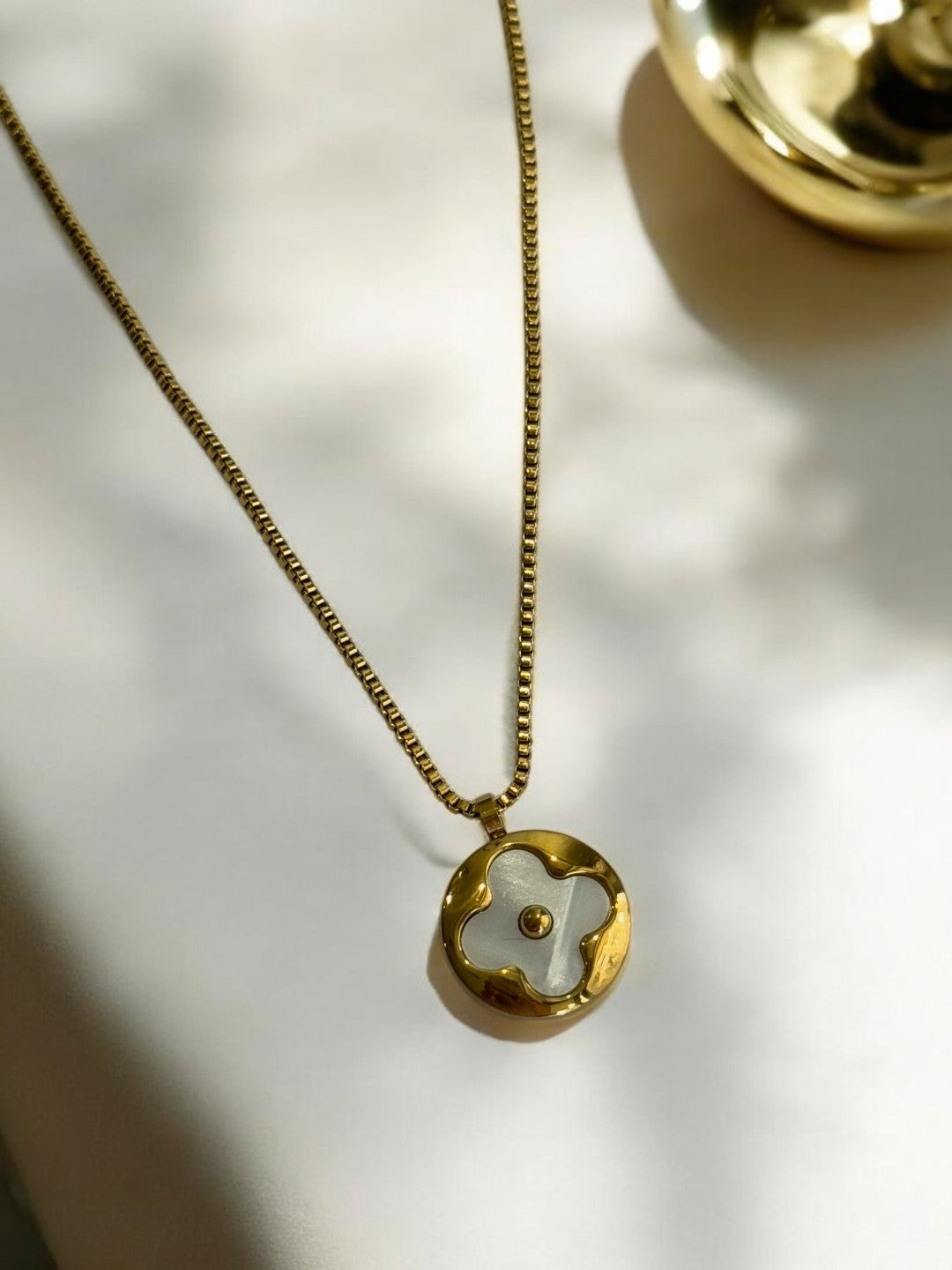 GOLDEN CHAIN WITH WHITE CLOVER