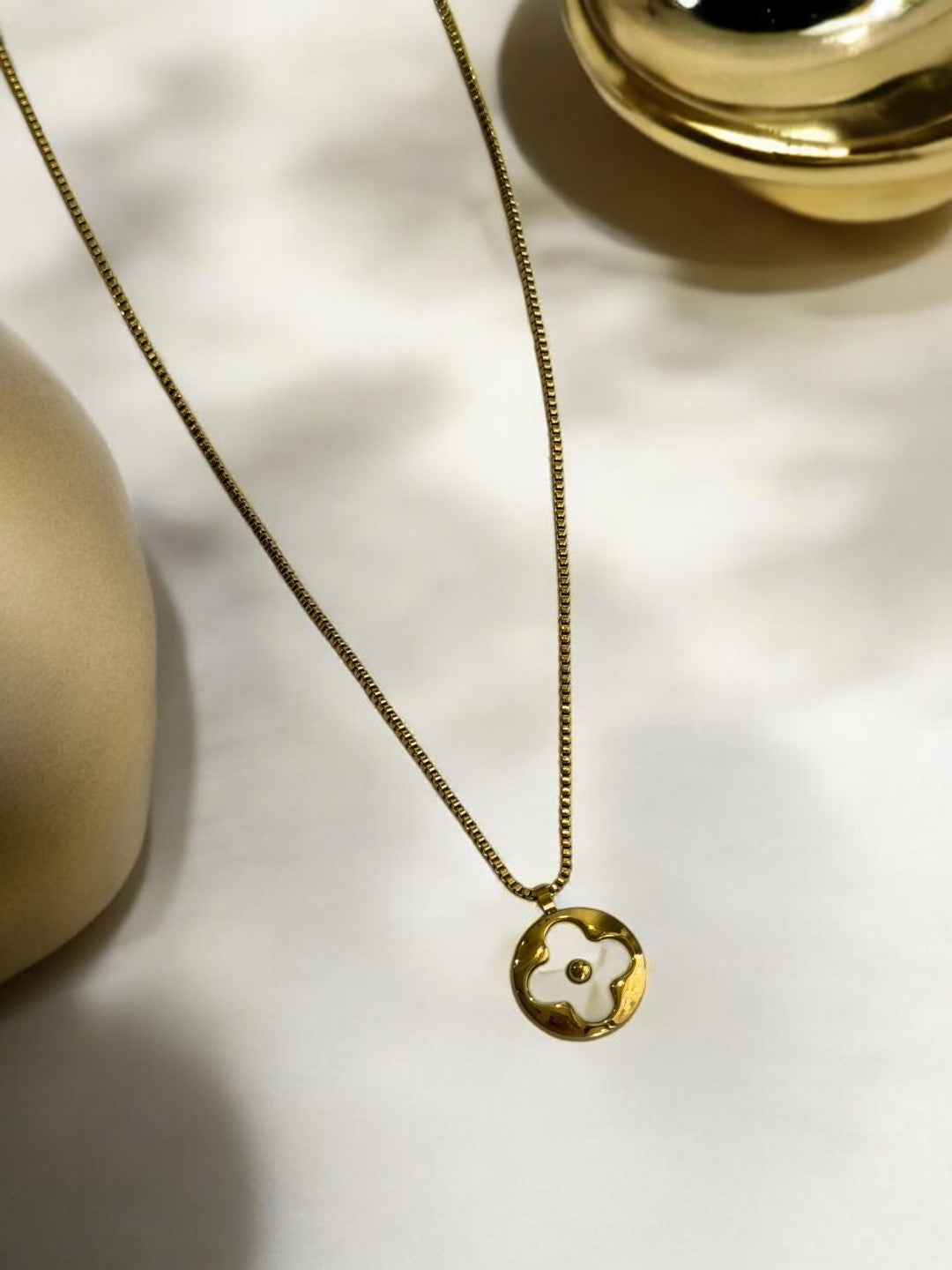 GOLDEN CHAIN WITH WHITE CLOVER