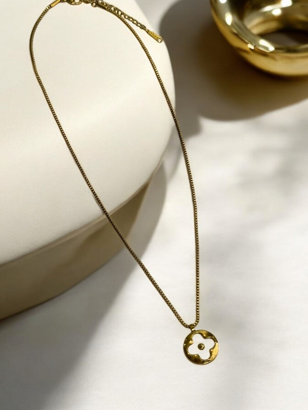 GOLDEN CHAIN WITH WHITE CLOVER