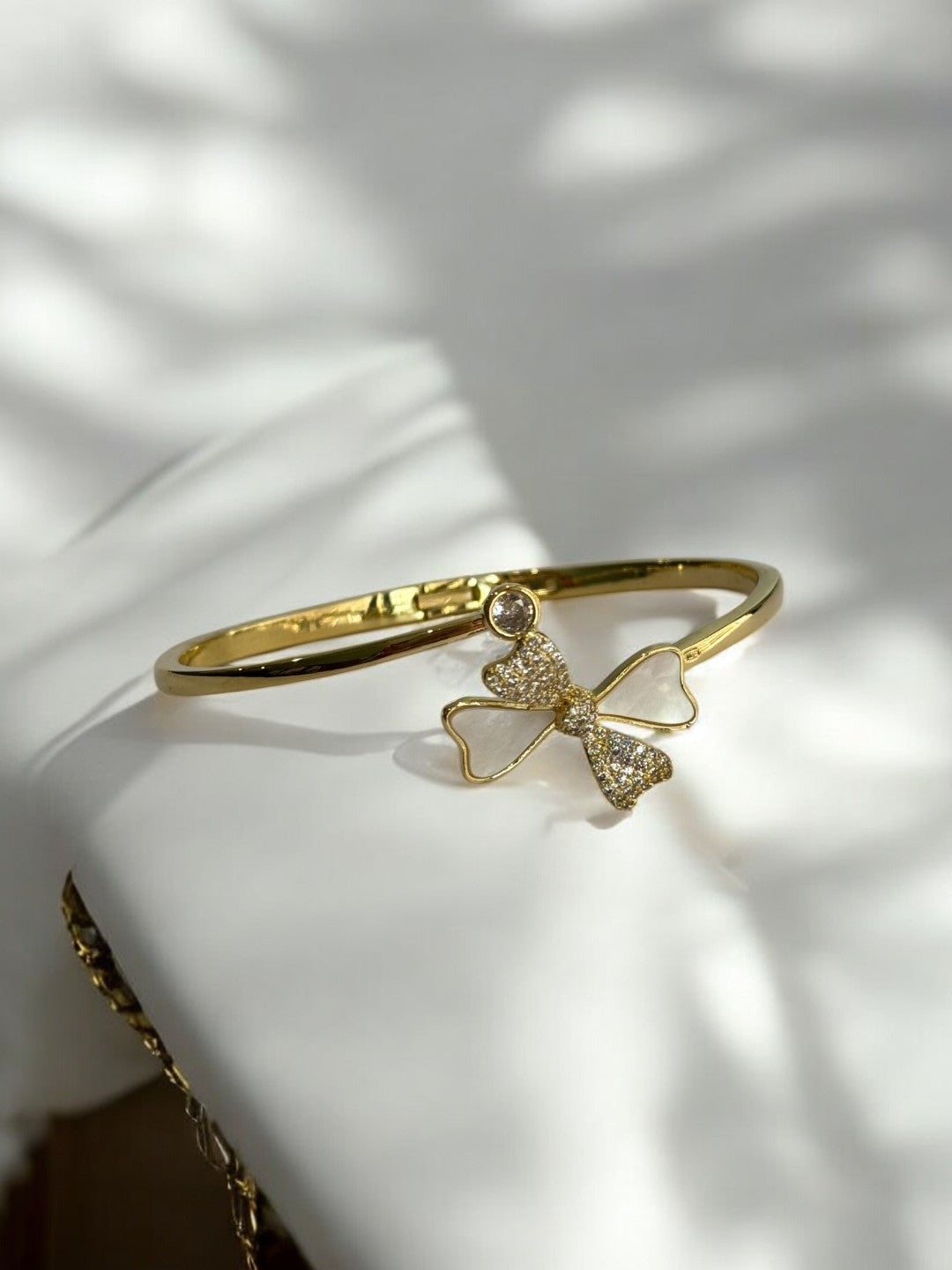 GOLDEN DIAMOND WITH BOW FLINT BRACELET