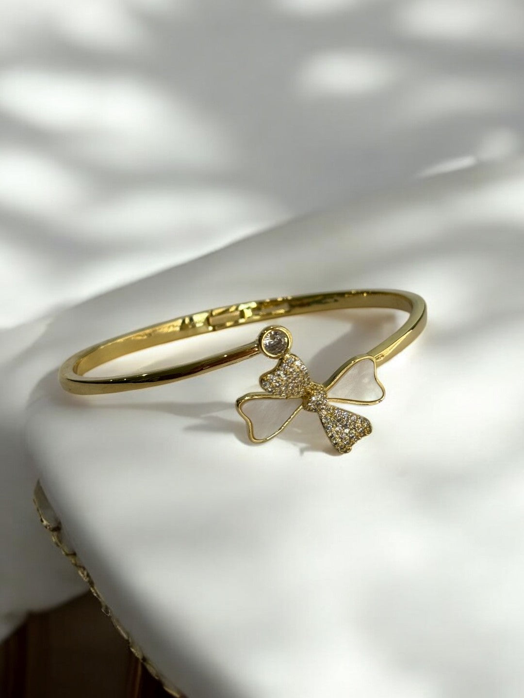 GOLDEN DIAMOND WITH BOW FLINT BRACELET