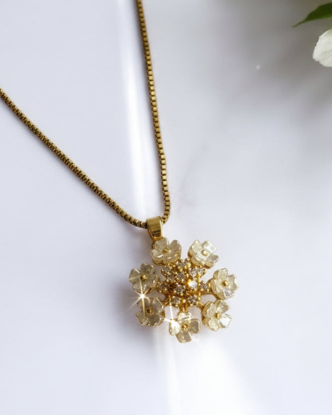 GOLDEN CHAIN WITH WHITE FLOWER PENDENT