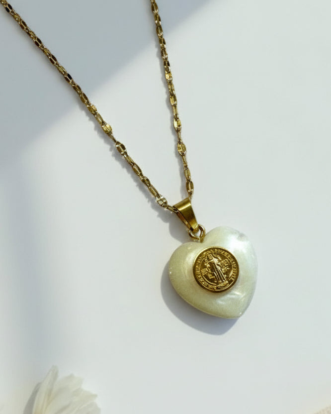 GOLDEN CHAIN WITH WHITE HEART PENDENT