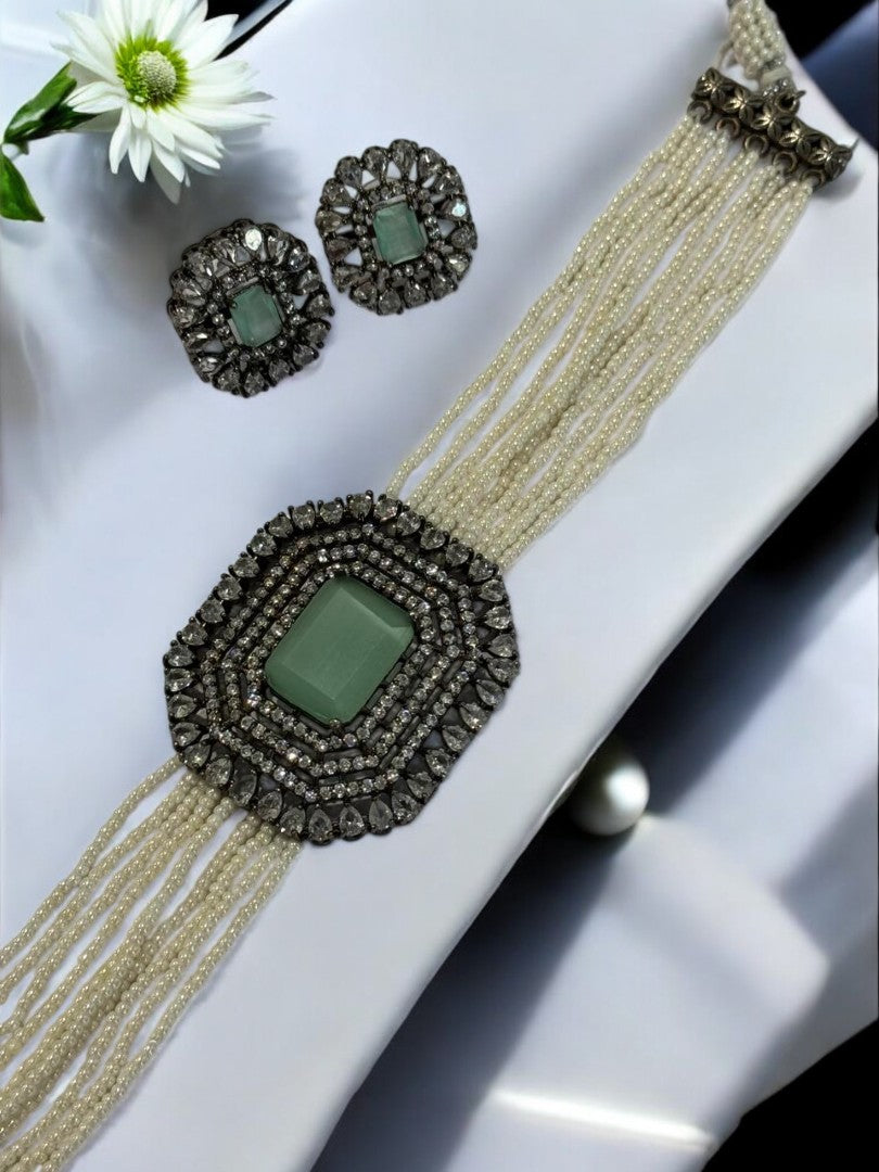 WHITE BEADS CHOKAR NECKLACE WITH LIGHT GREEN STONE, DIAMOND PENDENT SET