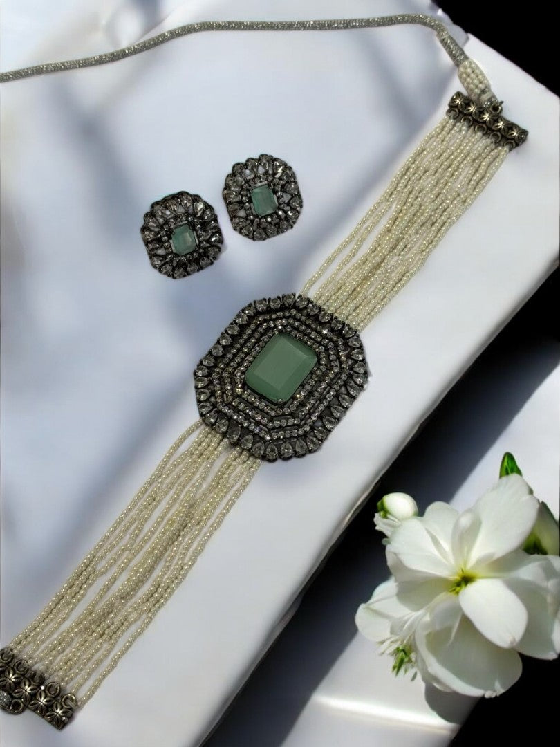 WHITE BEADS CHOKAR NECKLACE WITH LIGHT GREEN STONE, DIAMOND PENDENT SET