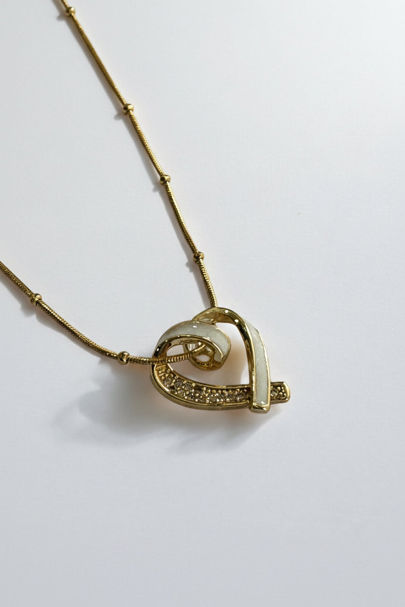 GOLDEN CHAIN WITH WHITE TWISTED DIAMOND HEART