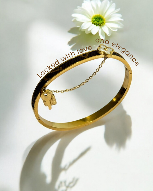 “The Bracelet Between Them” – From Tatvika Jewels memories.