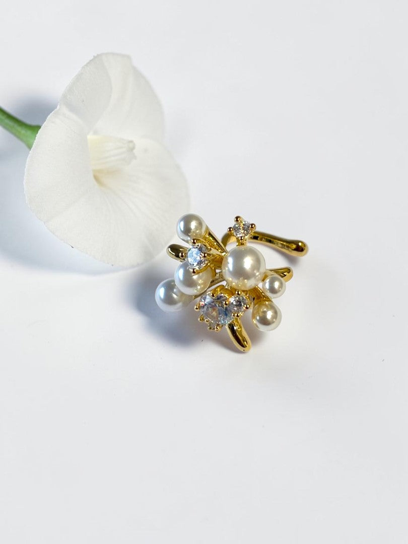 GOLDEN DIAMOND-PEARL ANALEIA EAR CUFF