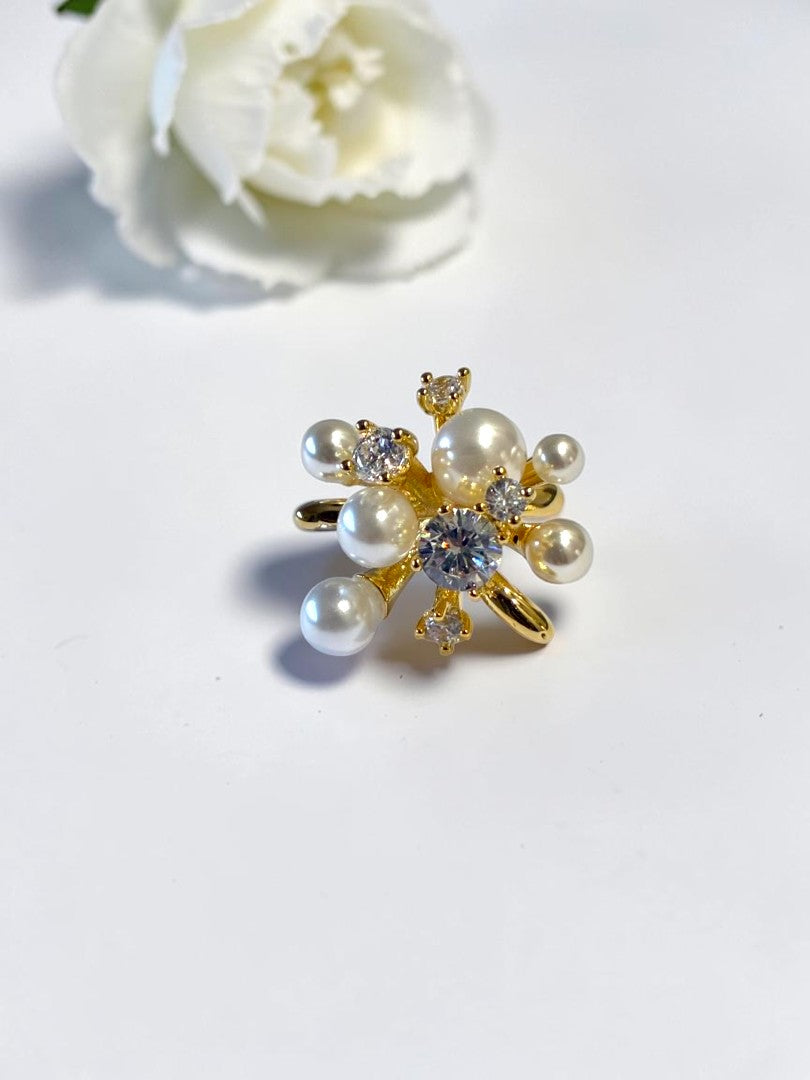 GOLDEN DIAMOND-PEARL ANALEIA EAR CUFF