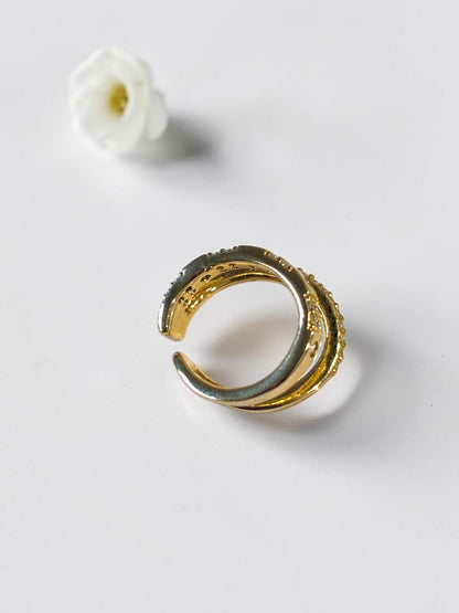 GOLDEN DIAMOND LIORA EAR CUFF