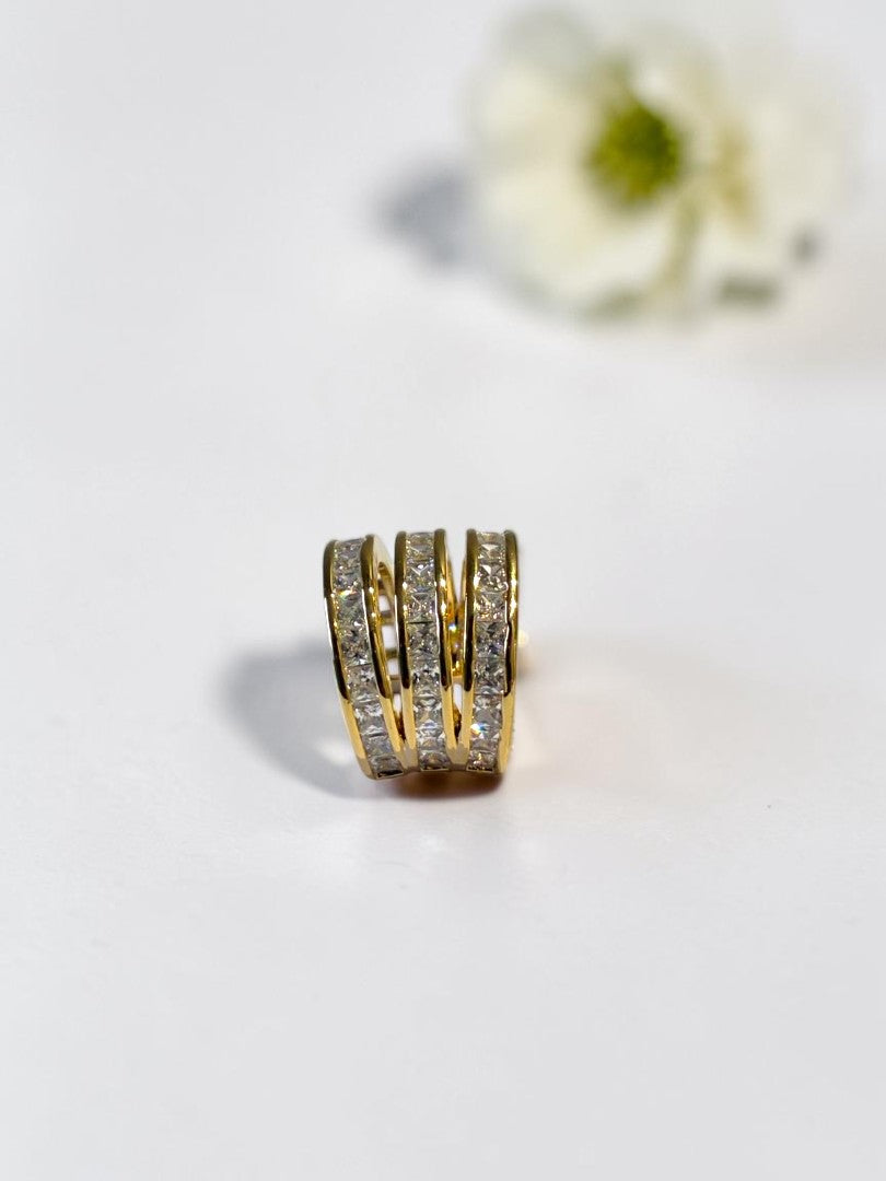 GOLDEN DIAMOND DAPHNE EAR CUFF